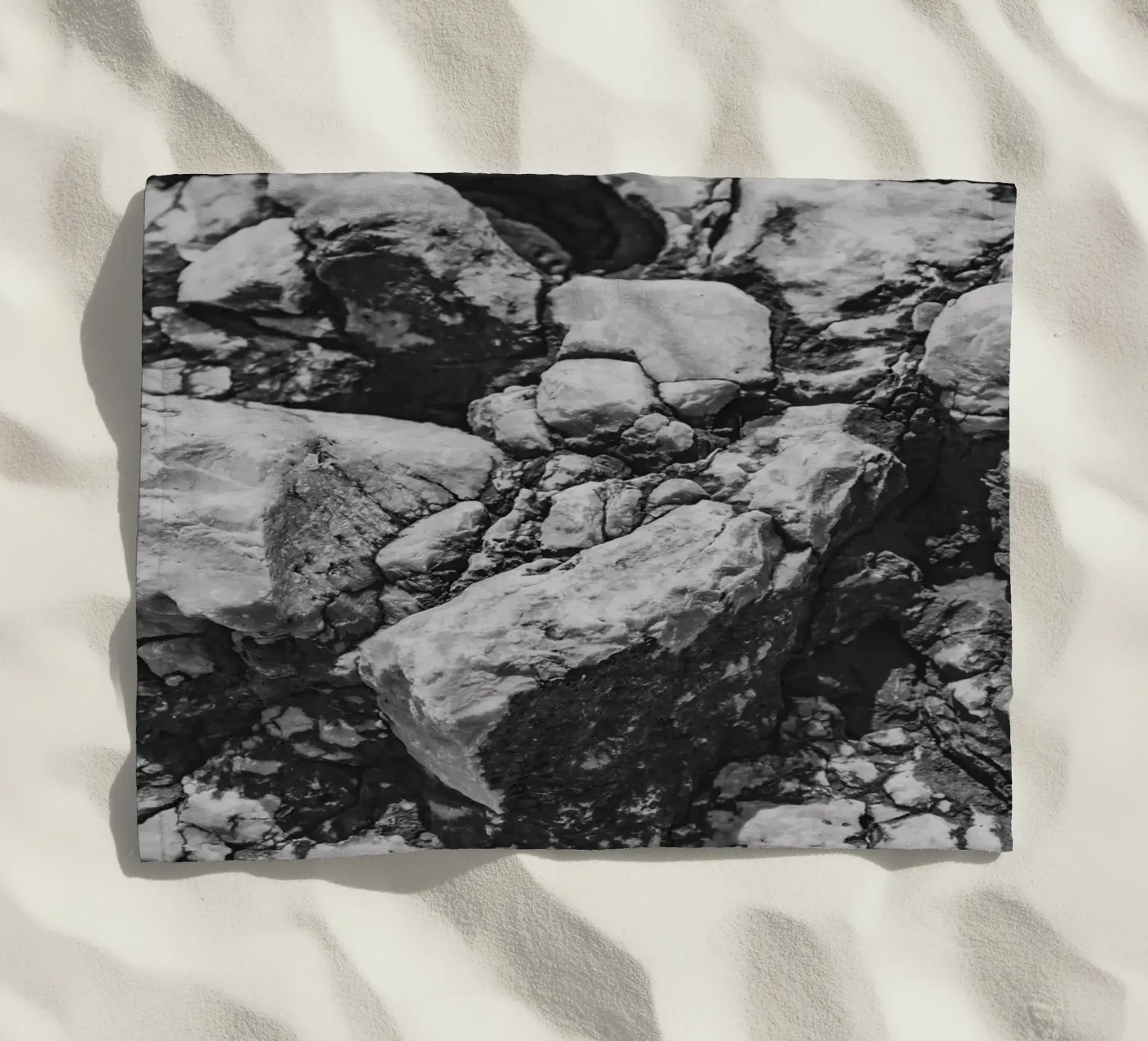 Solid stone structure Strandtuch von Carinaprint