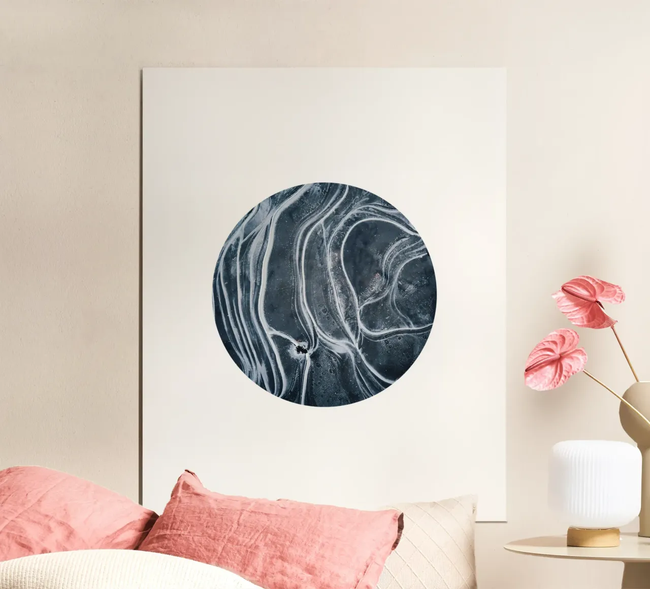 Entità astratta, linee di texture scandinave in bianco e nero poster con telaio in legno da 83oranges