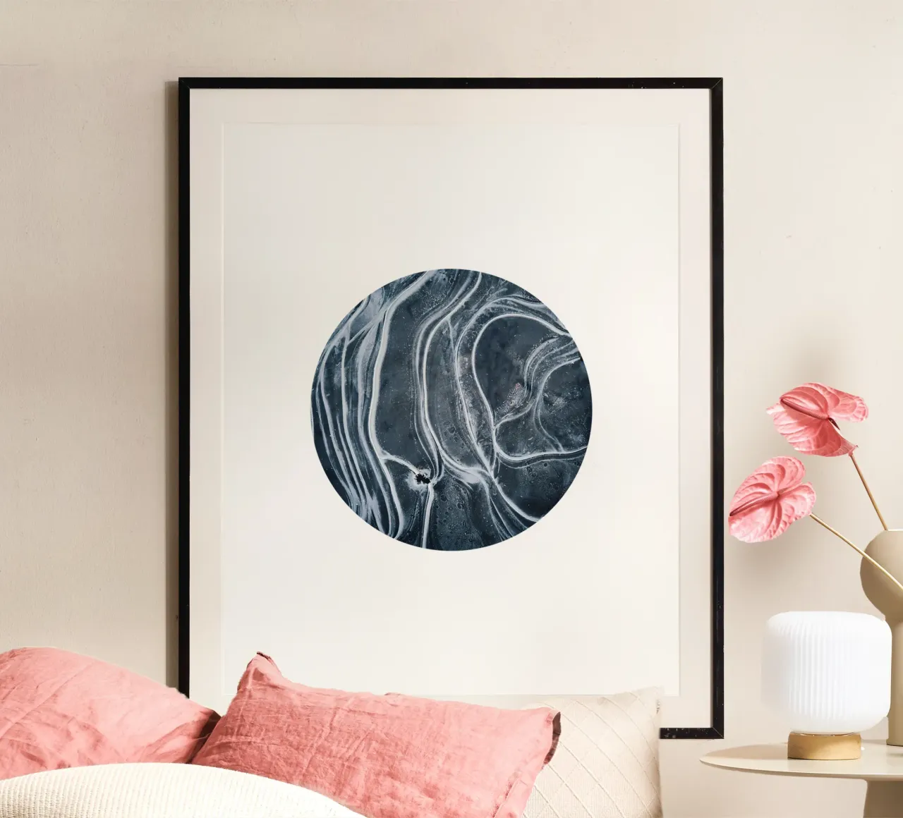 Entità astratta, linee di texture scandinave in bianco e nero poster con telaio in legno da 83oranges