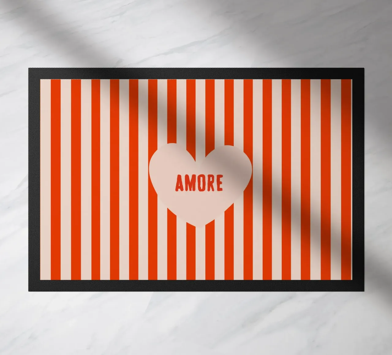 Amore Lettering In Heart On Stripes Red Beige zerbino da Alisa Knöß