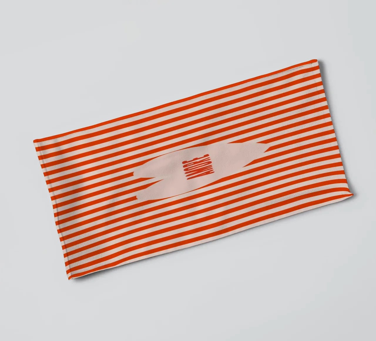 Amore Lettering In Heart On Stripes Red Beige asciugamano da bagno da Alisa Knöß