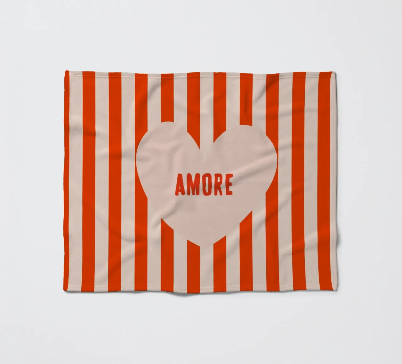 Amore Lettering In Heart On Stripes Red Beige coperta in pile da Alisa Knöß