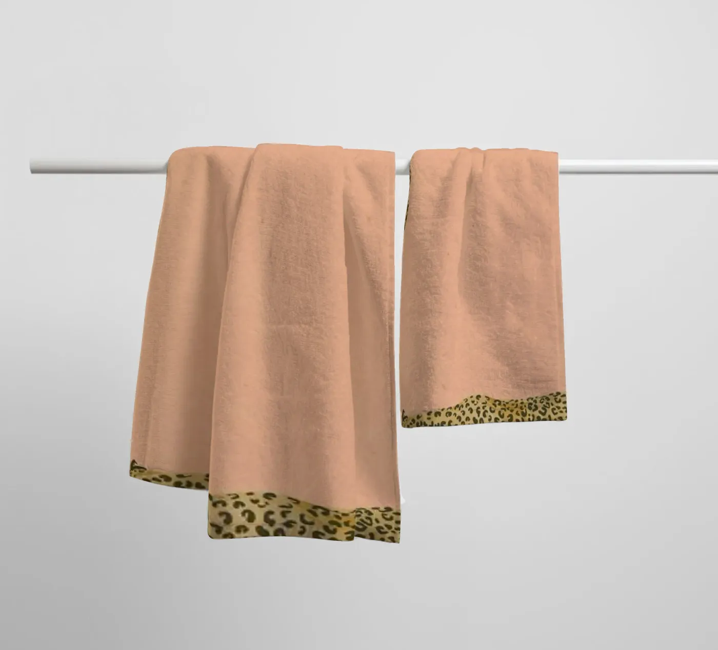 Sunset Leopards badhanddoek van Laura Graves