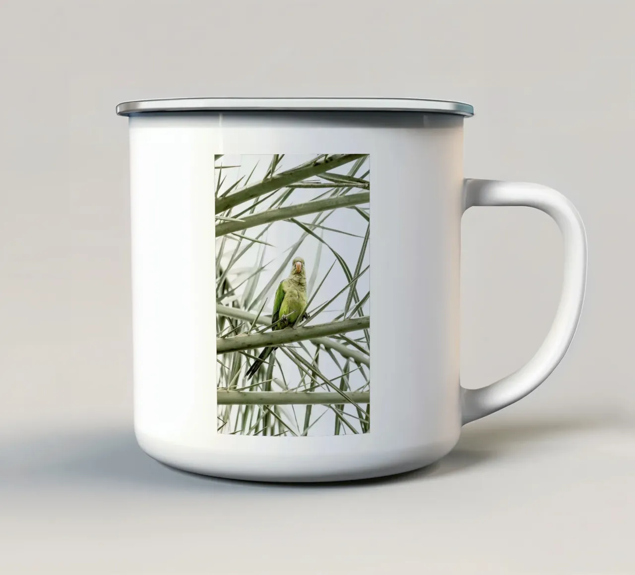 Parrot tazza in smalto da Victoria Frost