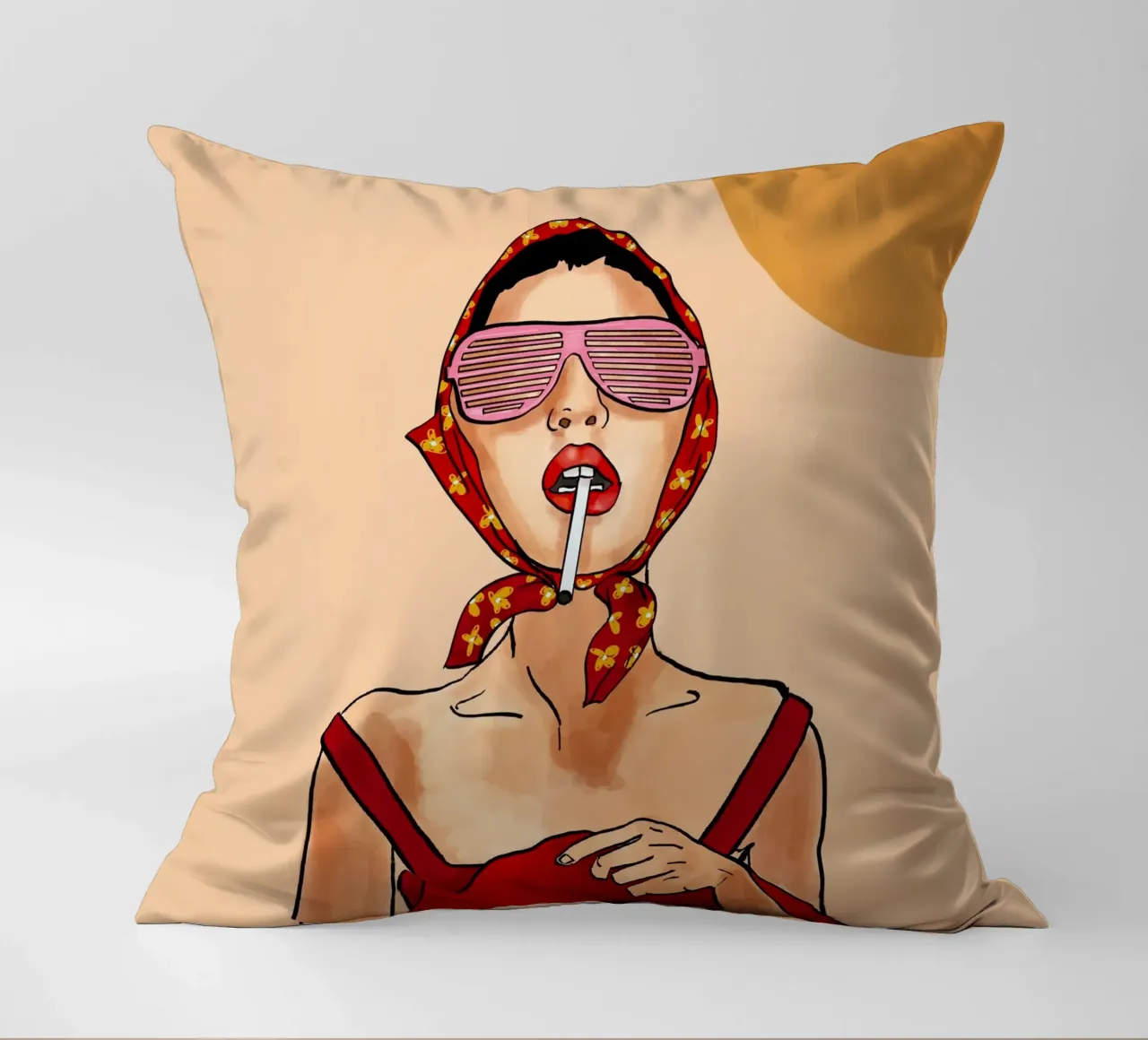 Ragazza estiva retrò in rosso cuscino da EDMPROJECT