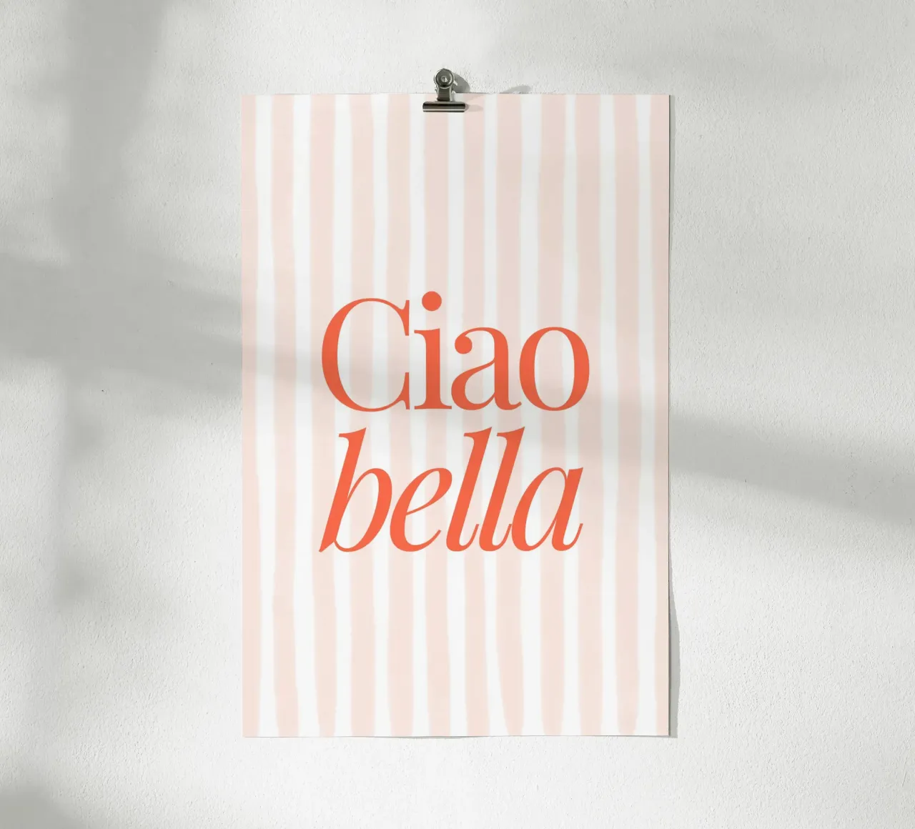 Ciao Bella, estampado gráfico a rayas para el verano poster con marco de aluminio de TheCocktailClub