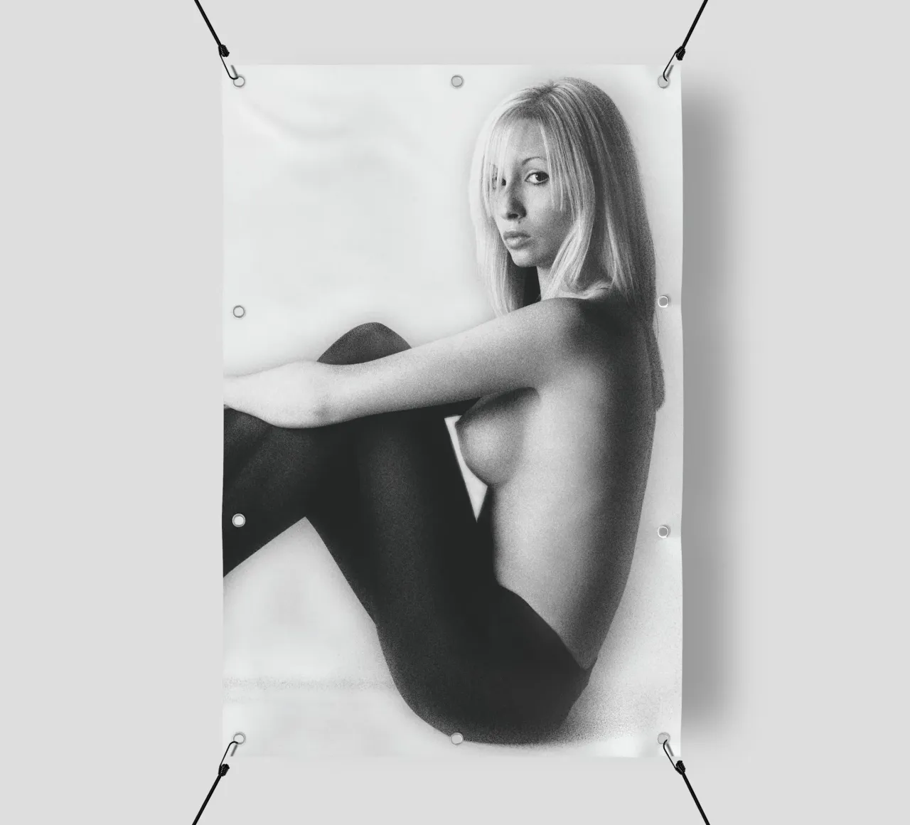 Hannah in black leggings telo in pvc da Dave Hare Photography