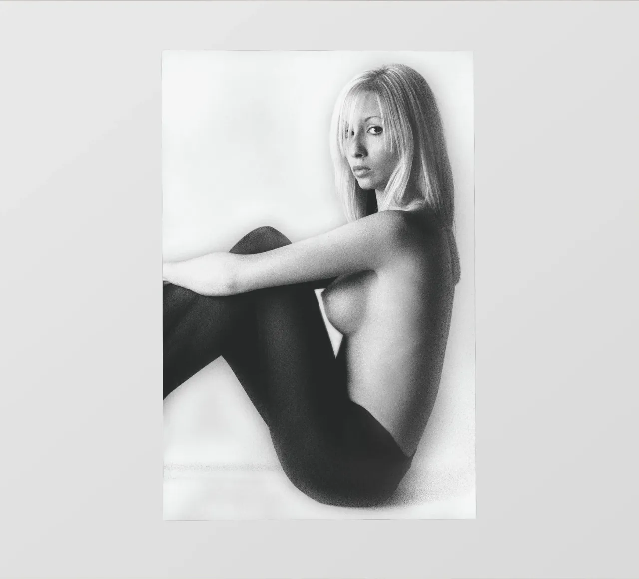 Hannah in black leggings telo in pvc da Dave Hare Photography