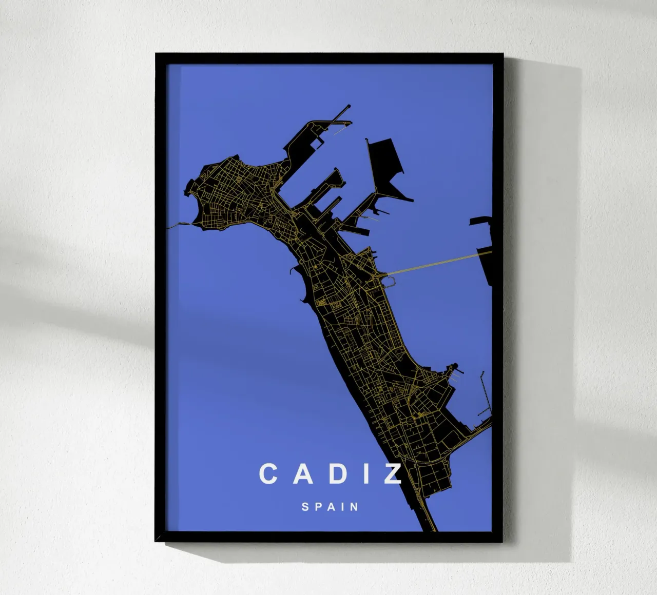 Cadice Spagna - Mappa della città in nero e oro poster con telaio in plastica da Cartographers Library