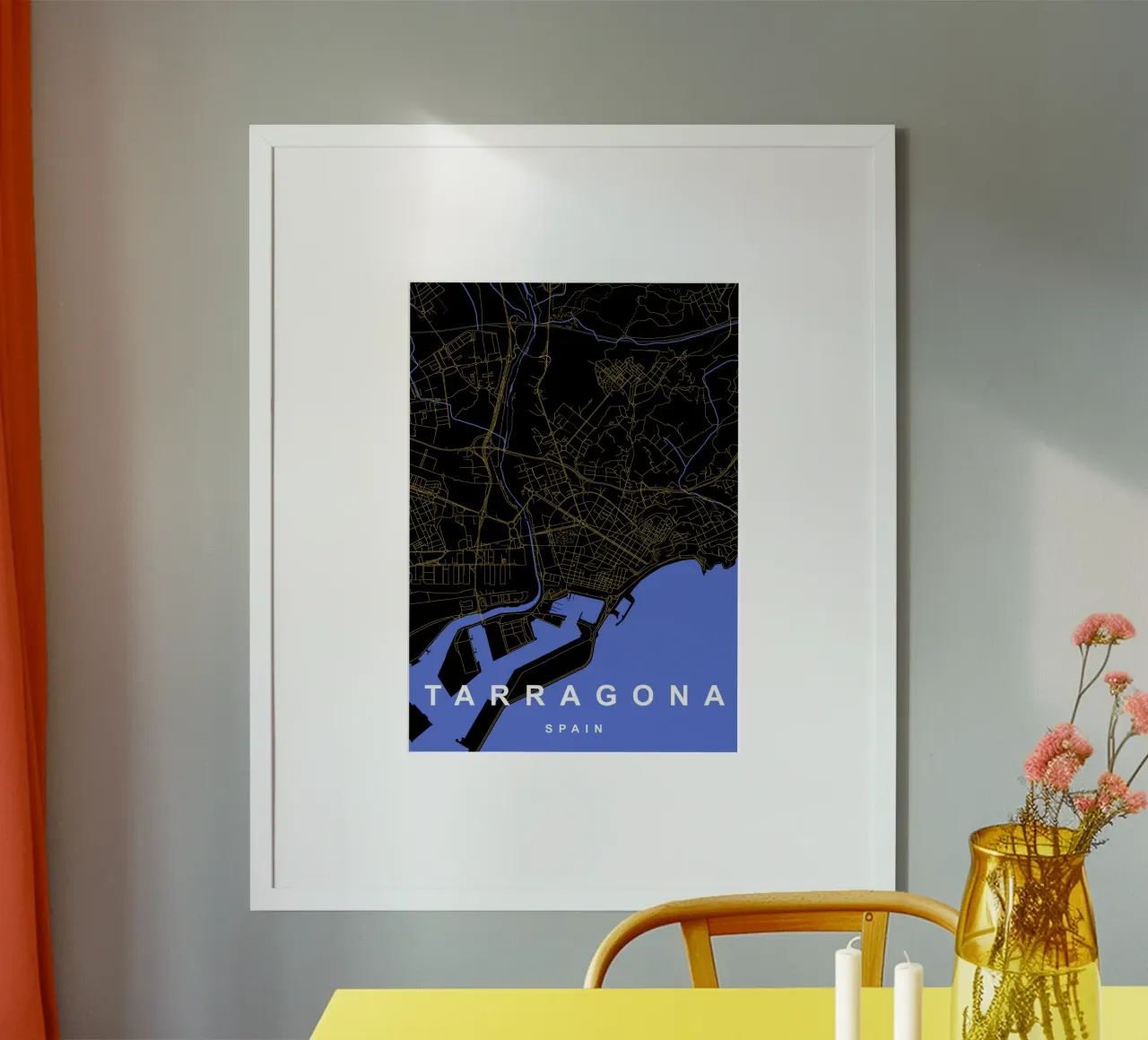 Tarragona Spagna - Mappa della città in nero e oro poster con telaio in plastica da Cartographers Library