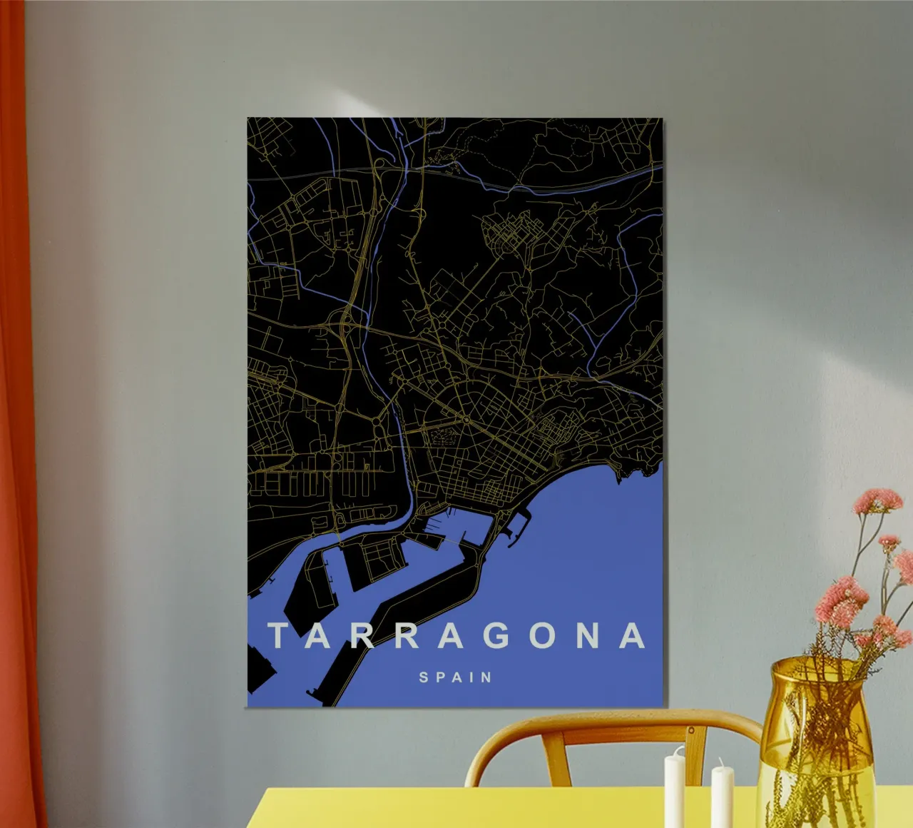 Tarragona Spagna - Mappa della città in nero e oro poster con telaio in plastica da Cartographers Library
