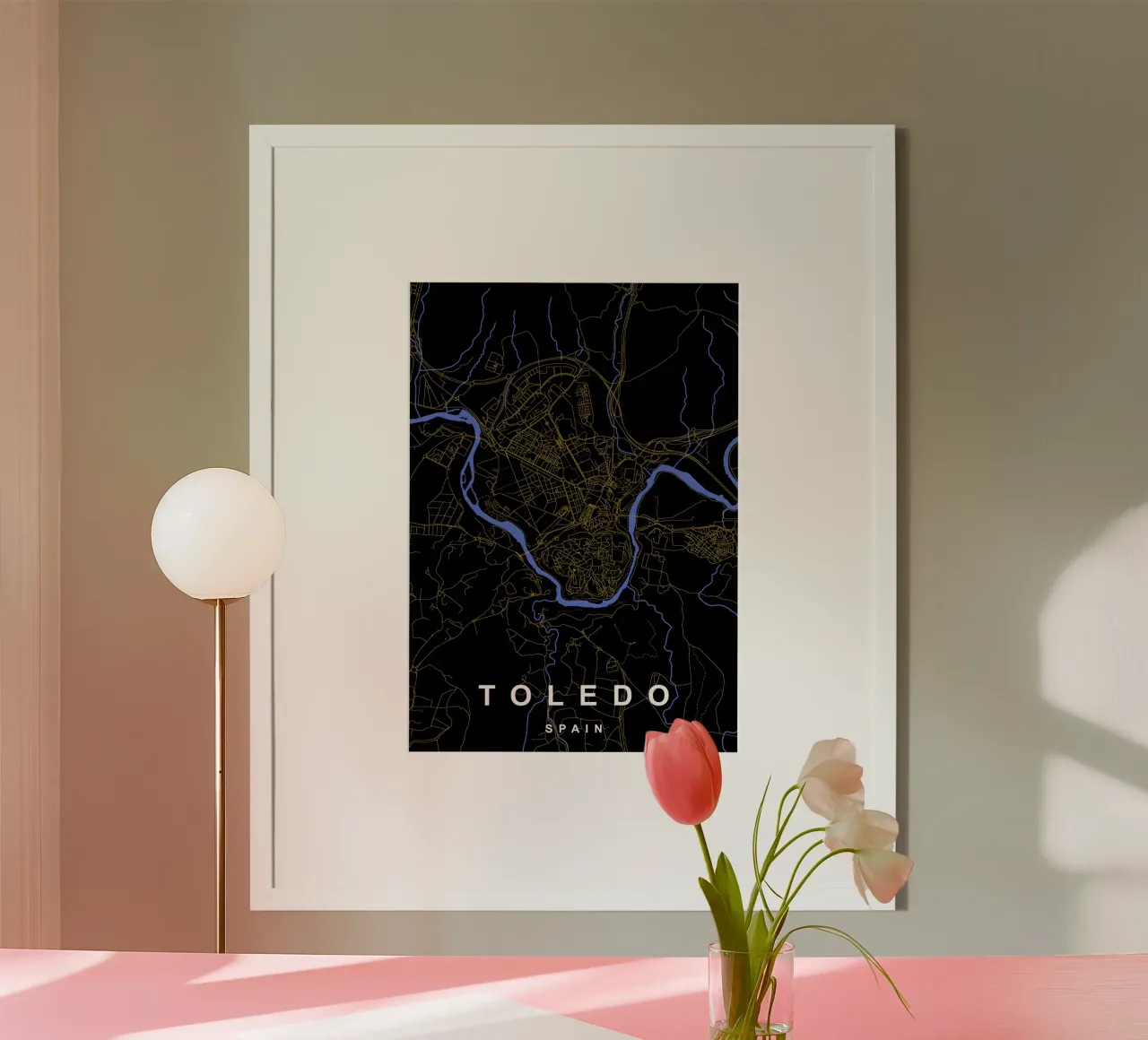 Toledo Spagna - Mappa della città in nero e oro poster con telaio in plastica da Cartographers Library