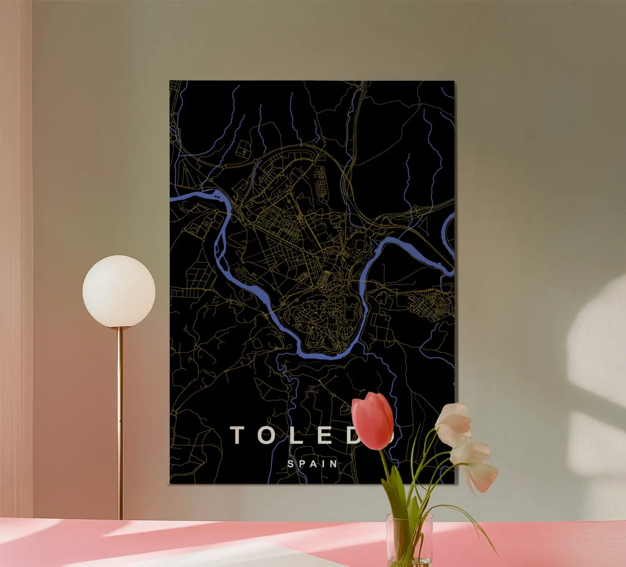 Toledo Spagna - Mappa della città in nero e oro poster con telaio in plastica da Cartographers Library