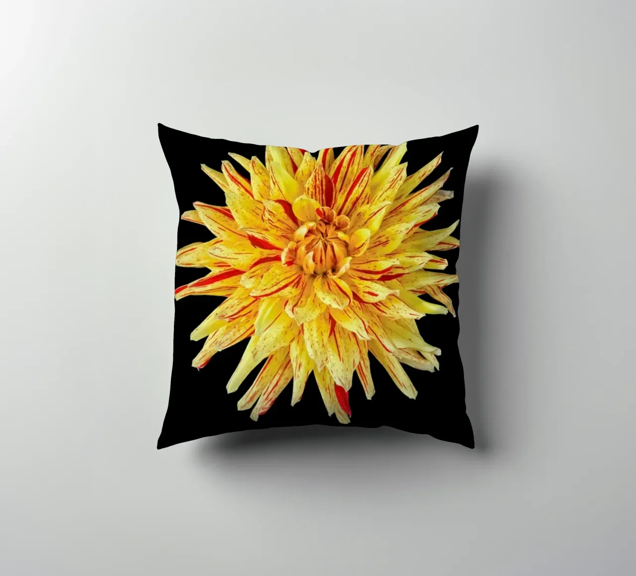 Dahlia 5 cuscino da Curious Collections by Marielle Leenders
