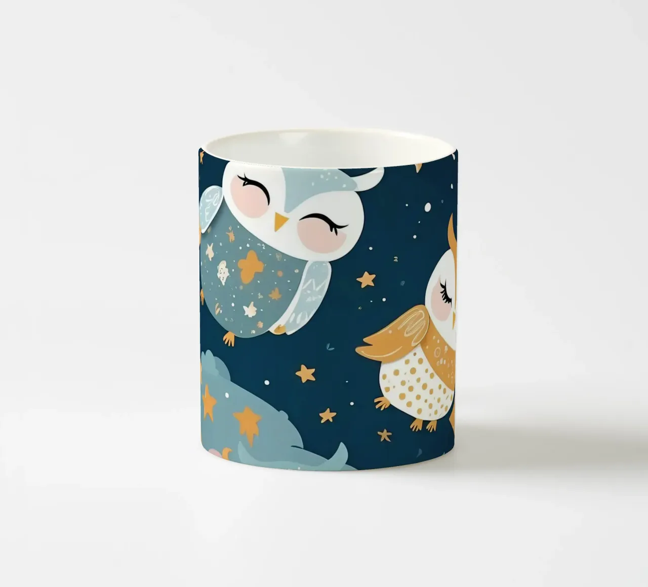 Fantastico disegno di gufo con stelle colorate in un cielo notturno tazza in ceramica da DesignDoodle