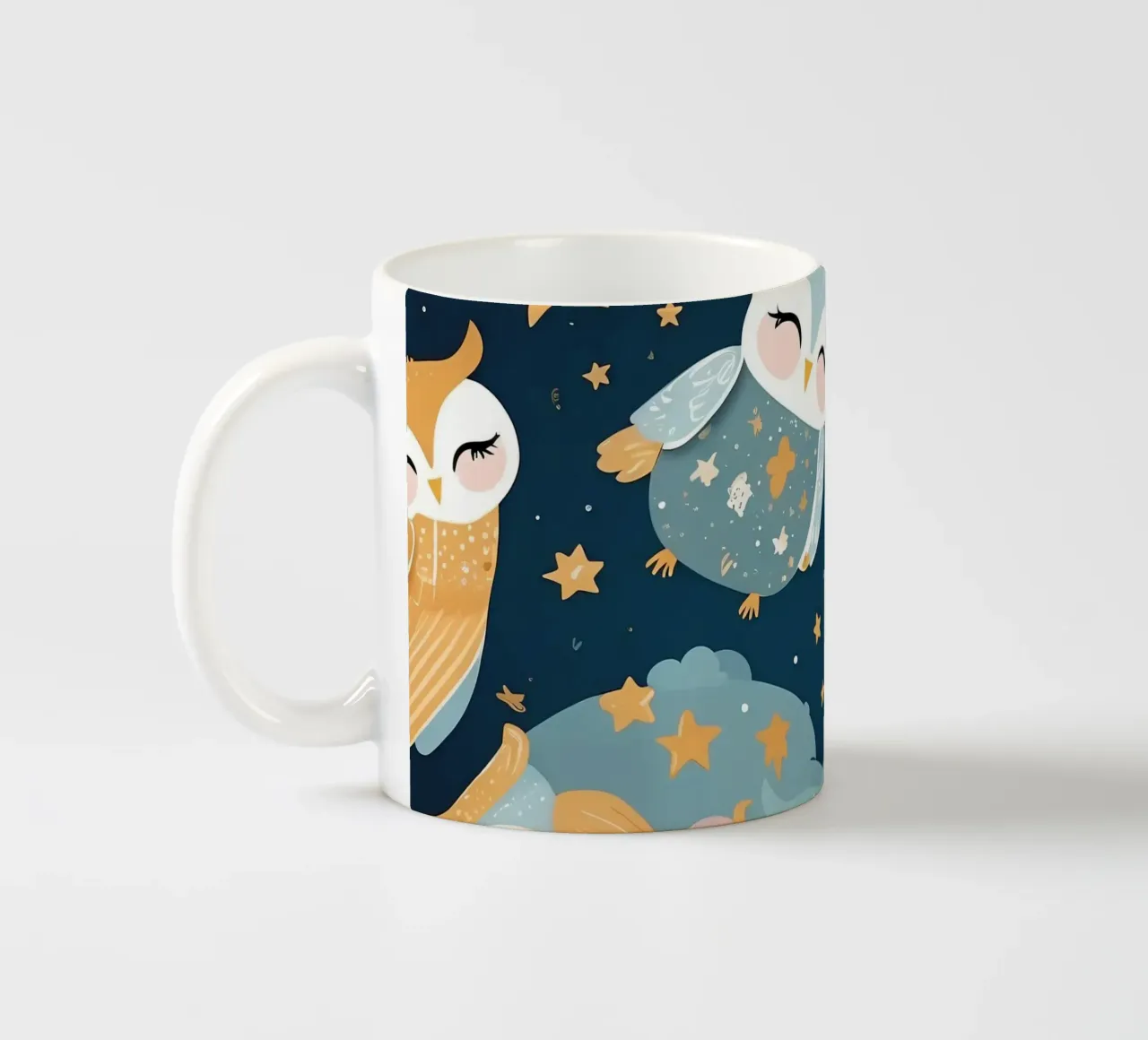 Fantastico disegno di gufo con stelle colorate in un cielo notturno tazza in ceramica da DesignDoodle
