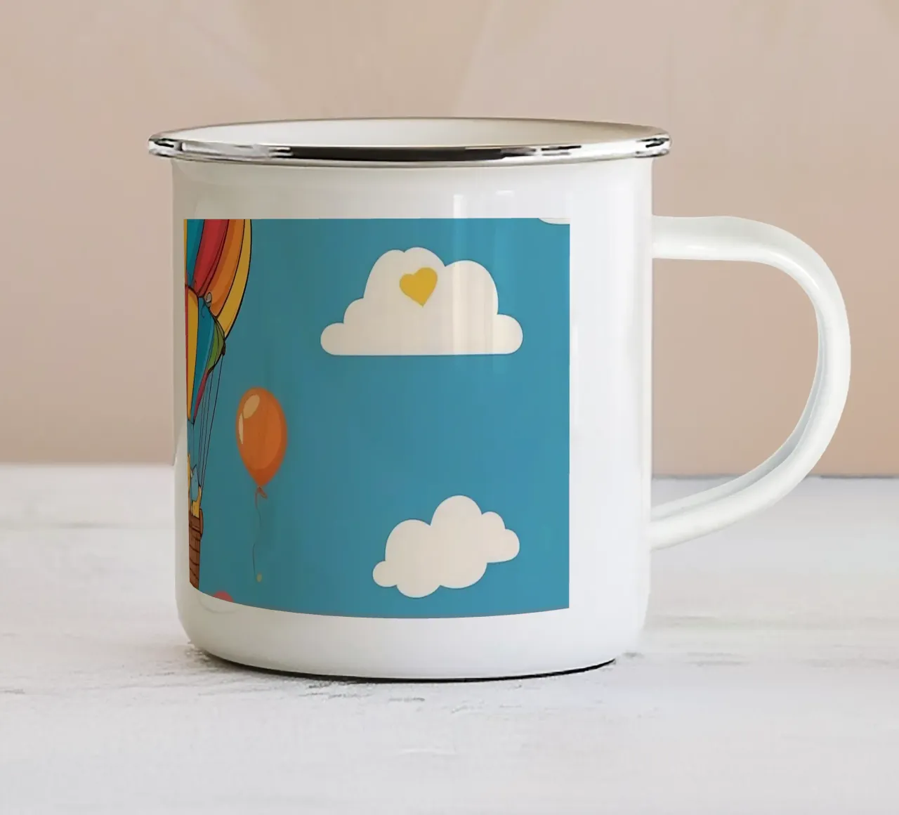 Palloni aerostatici colorati si librano in un cielo azzurro e limpido tazza in smalto da DesignDoodle