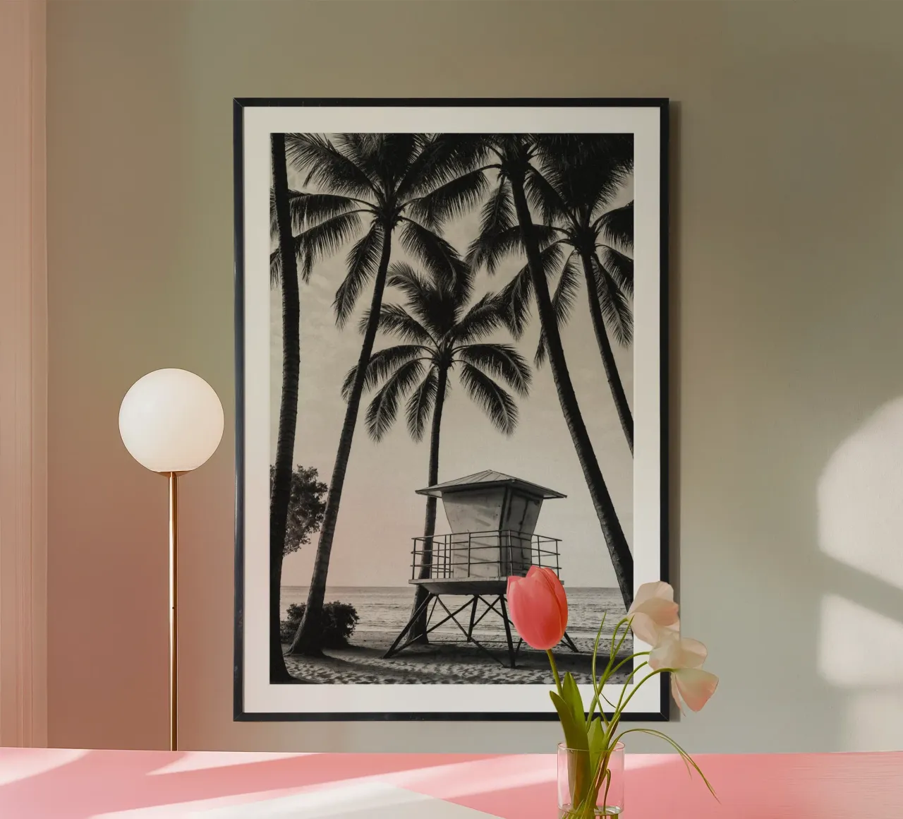 Vintage Coastline Watchtower poster met houten frame van BLICKPUNKT