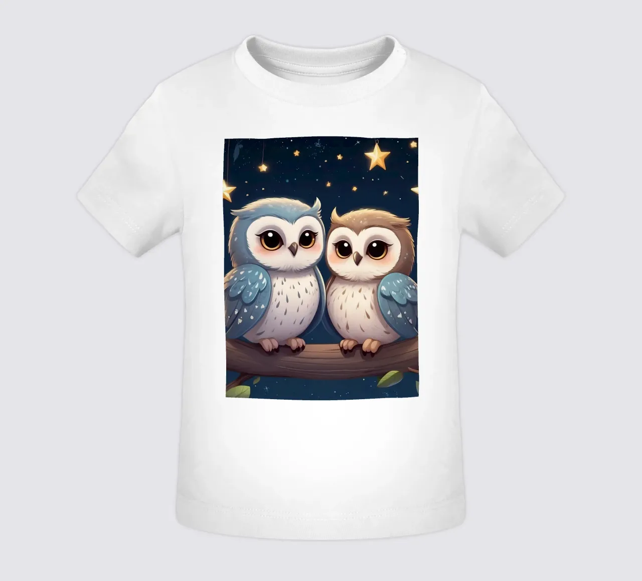 Due gufi appollaiati su un ramo sotto un cielo stellato notturno maglietta neonato da DesignDoodle