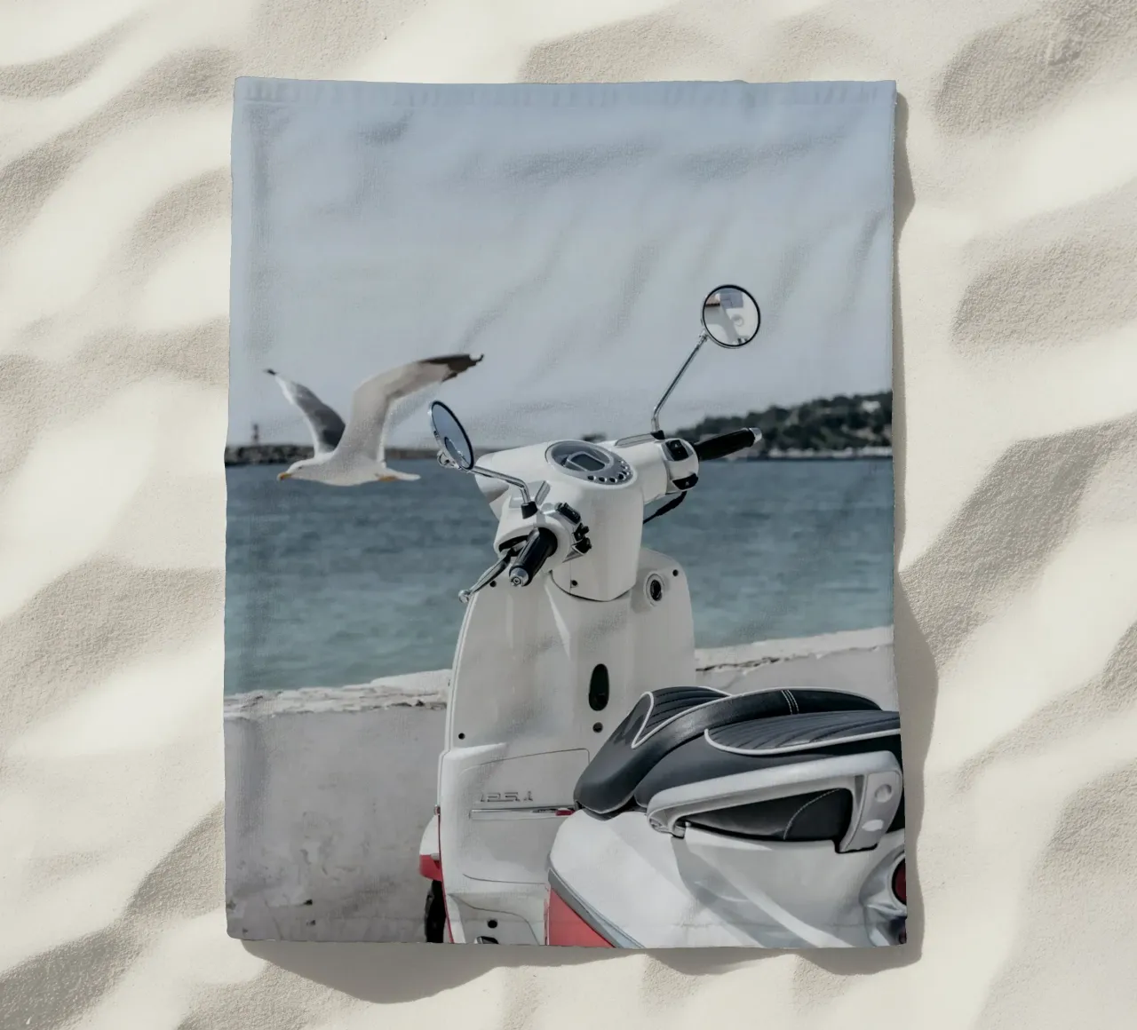Giro in Vespa al sole telo mare da Carinaprint