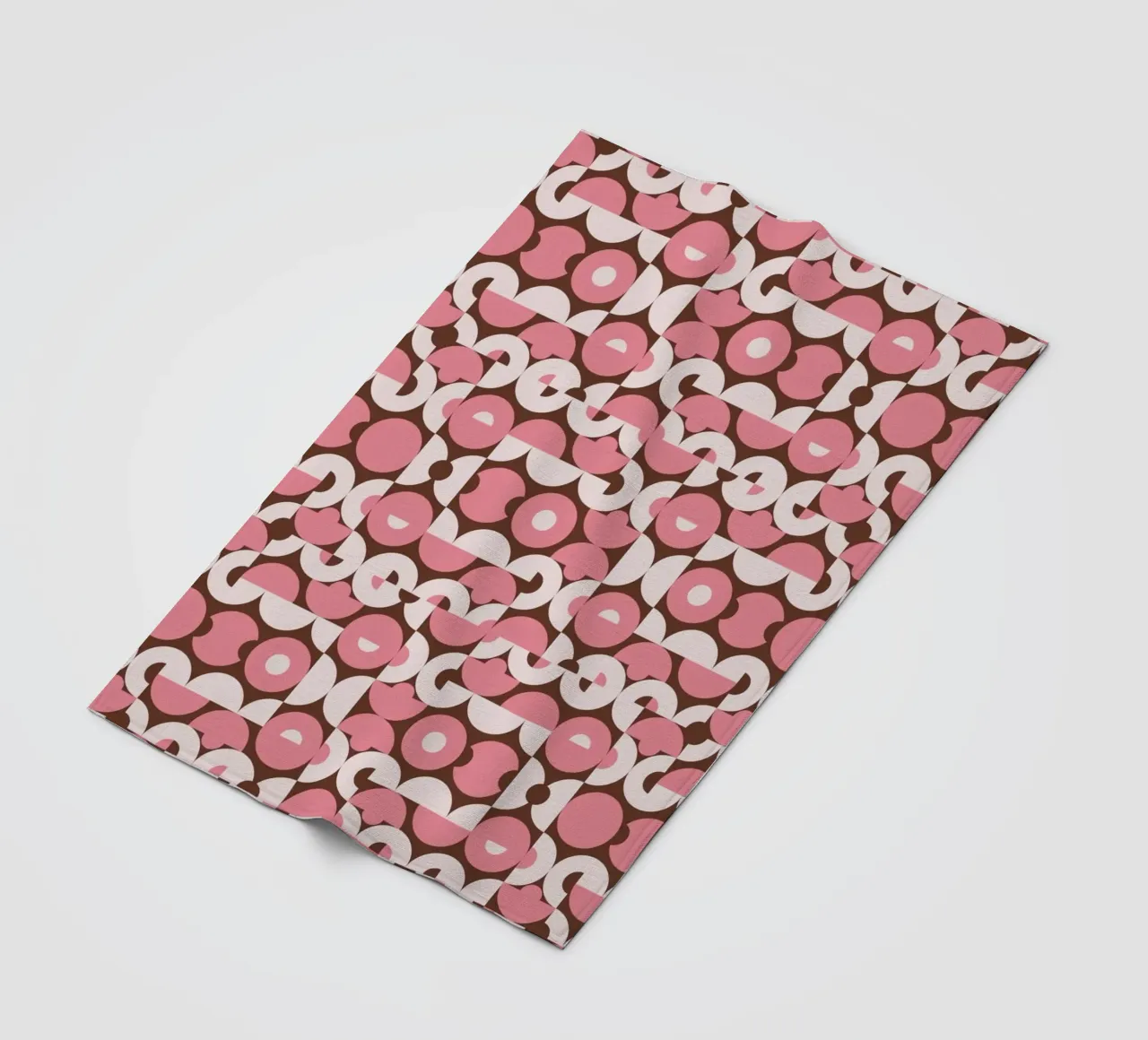 Modello di puzzle rosa a scacchiera coperta in pile da Little Dean