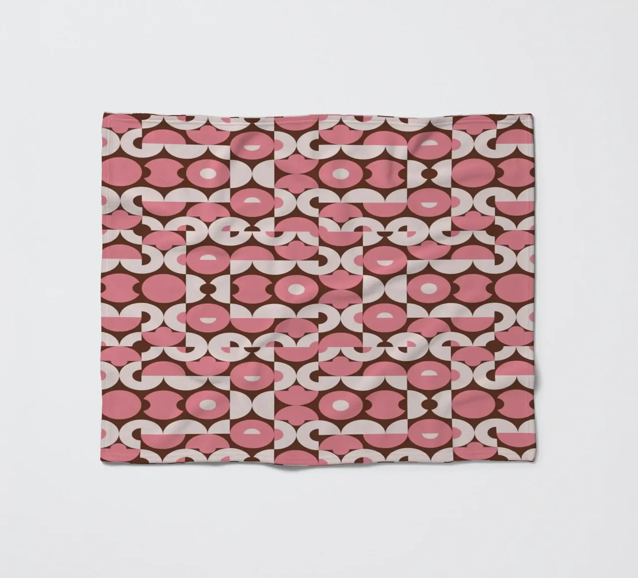 Modello di puzzle rosa a scacchiera coperta in pile da Little Dean