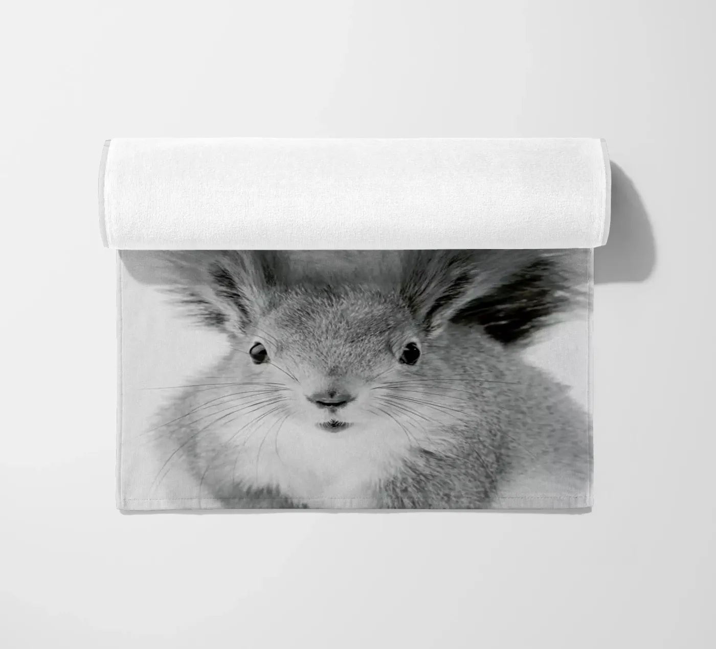 Squirrel strandhanddoek van Paws & Claws