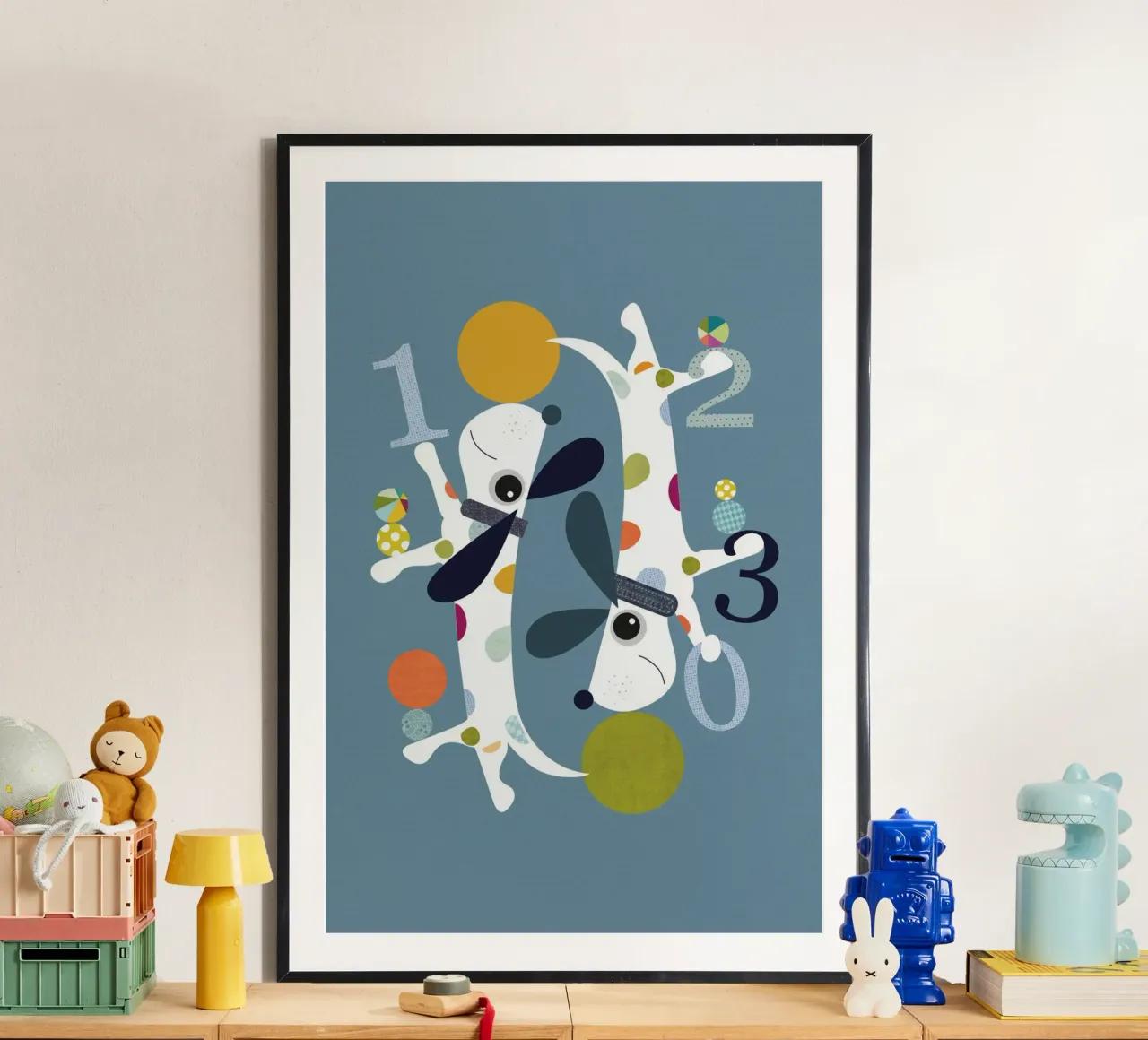Illustrazione giocosa di numeri e cani poster con telaio in legno da JaySan Studio