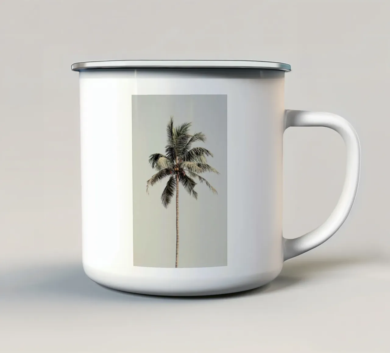 Palm Tree By The Beach tazza in smalto da Victoria Frost