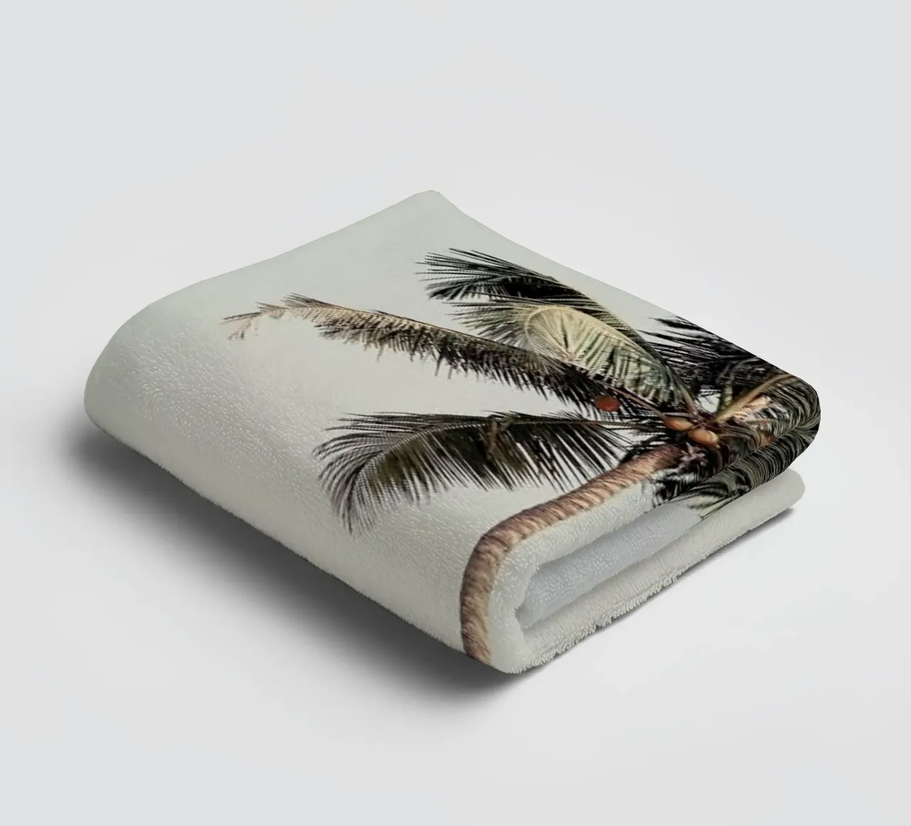 Palm Tree By The Beach asciugamano da bagno da Victoria Frost