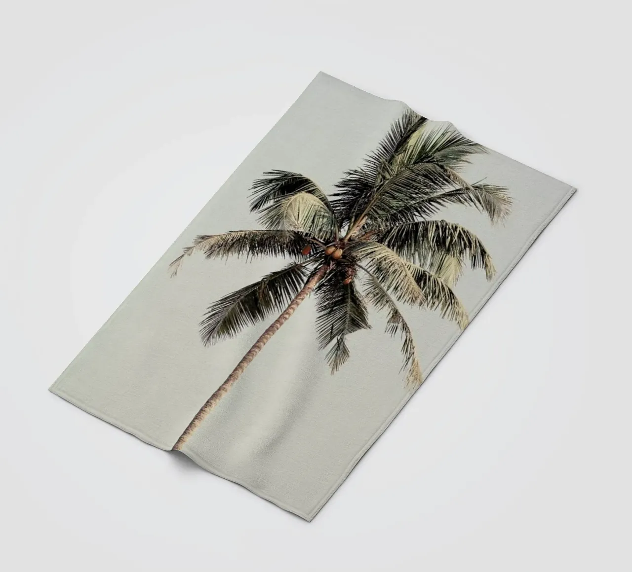 Palm Tree By The Beach coperta in pile da Victoria Frost