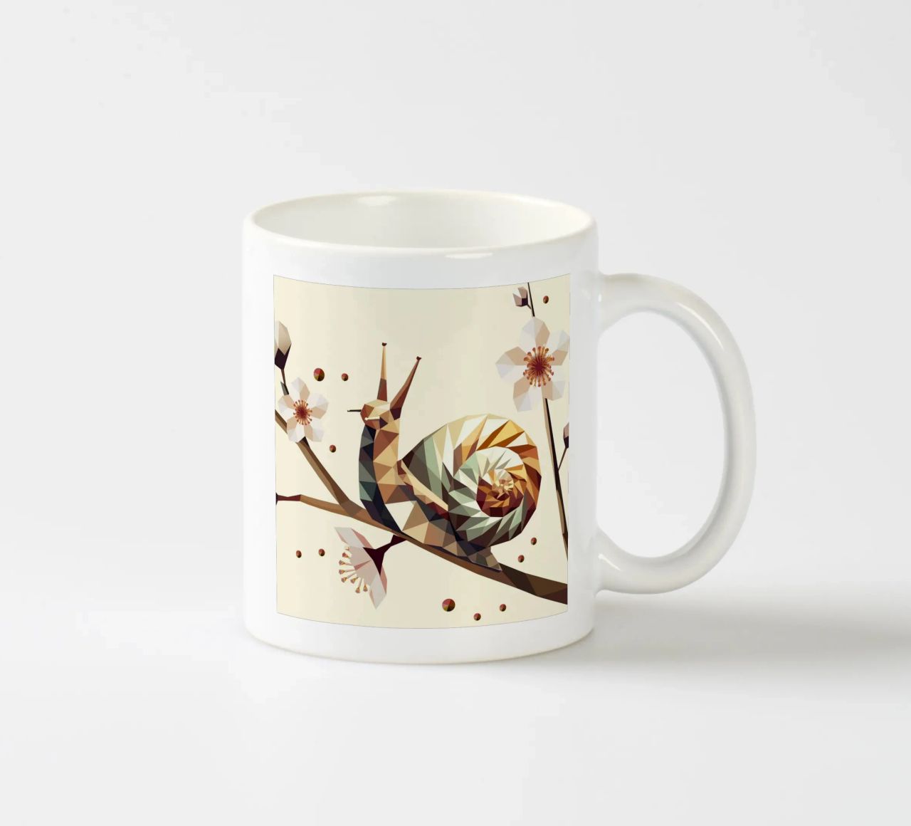Geometrische Schnecke auf Blütenzweig – Motiv für Frühling Keramik Tasse von namosh