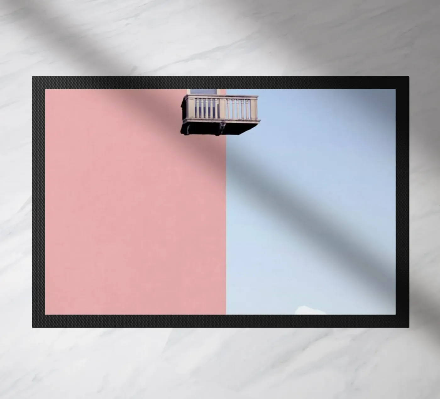 Above deurmat van Rupert Höller