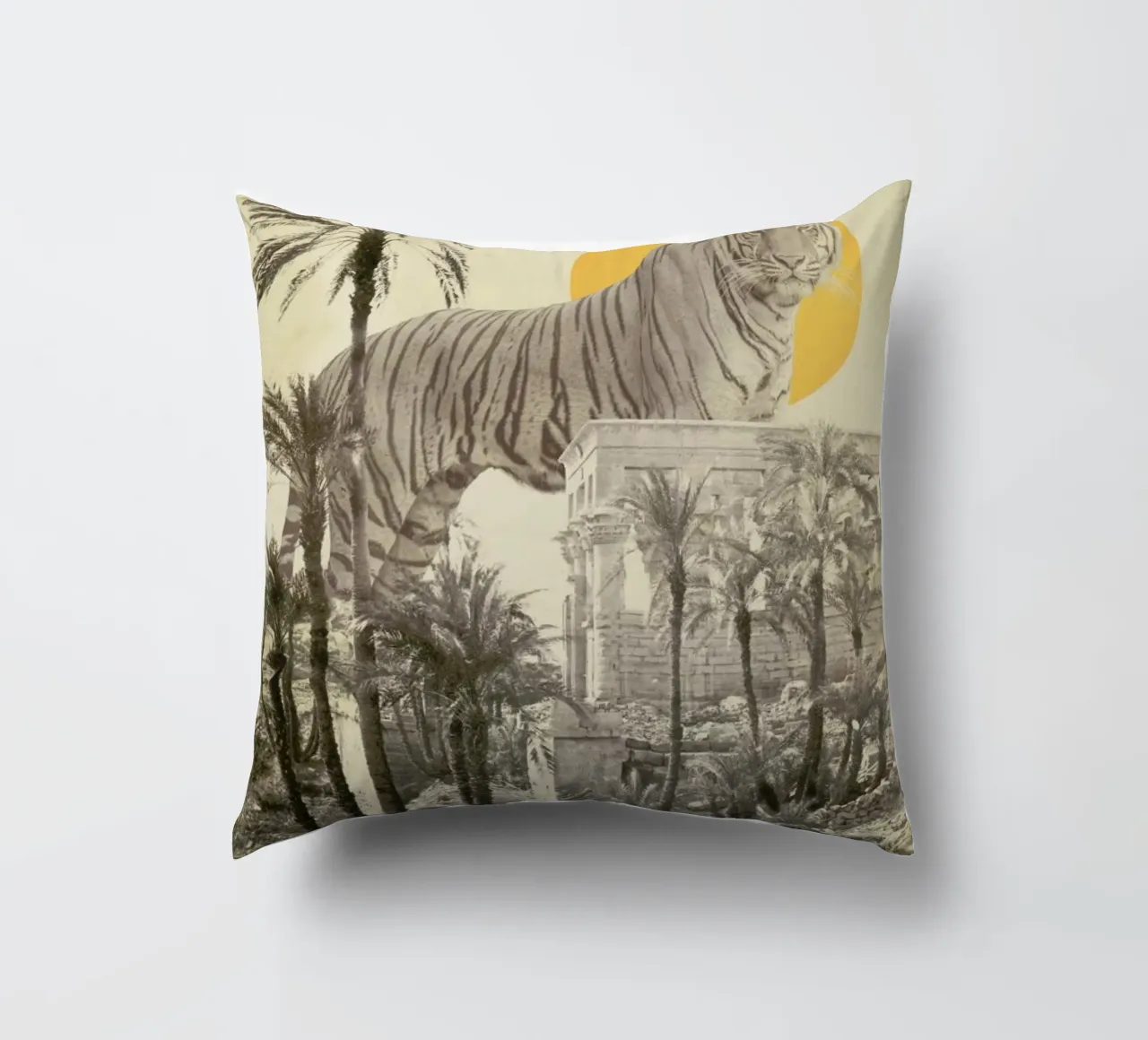 Giant Tiger In Ruins Print Big cuscino da Florent Bodart