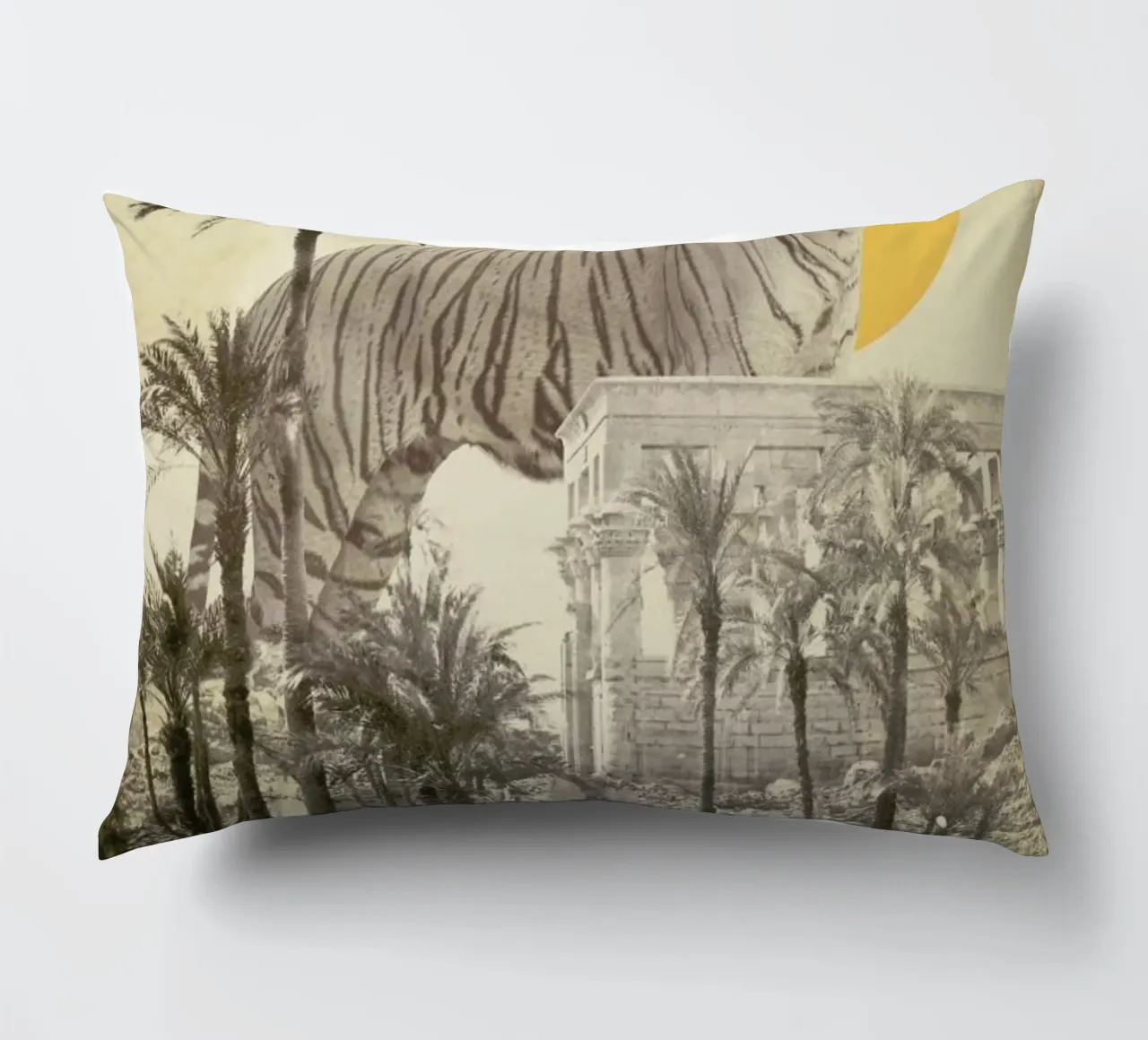 Giant Tiger In Ruins Print Big cuscino da Florent Bodart