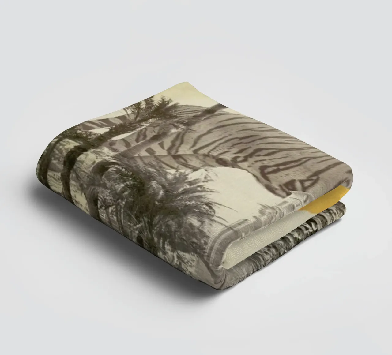 Giant Tiger In Ruins Print Big asciugamano da bagno da Florent Bodart