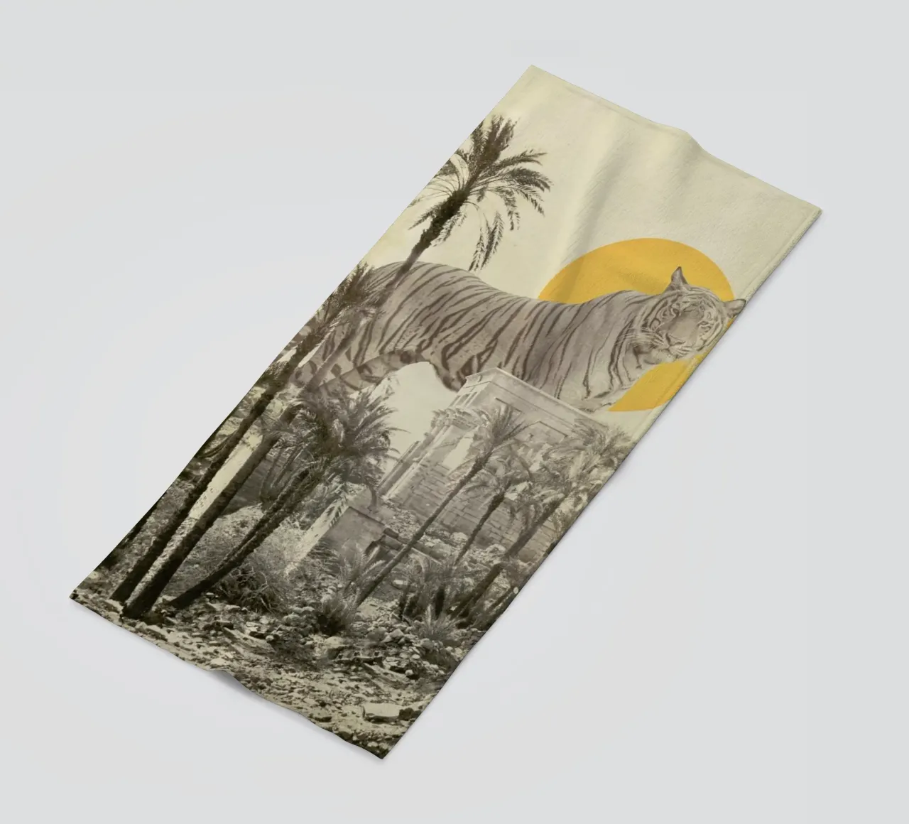 Giant Tiger In Ruins Print Big telo mare da Florent Bodart