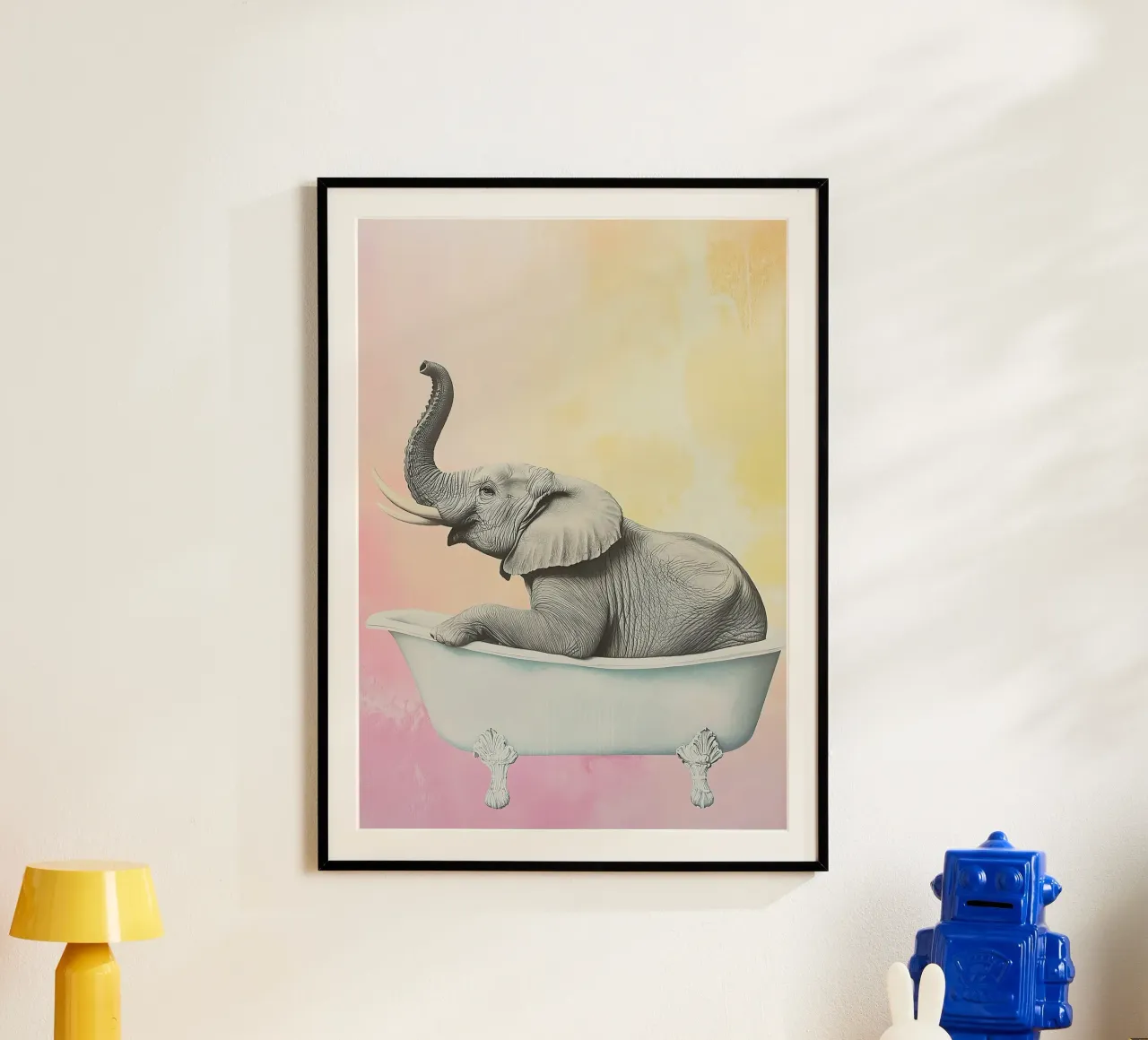 Elefante: bagno caldo, animale grande poster con telaio in legno da Nikis Art Studio