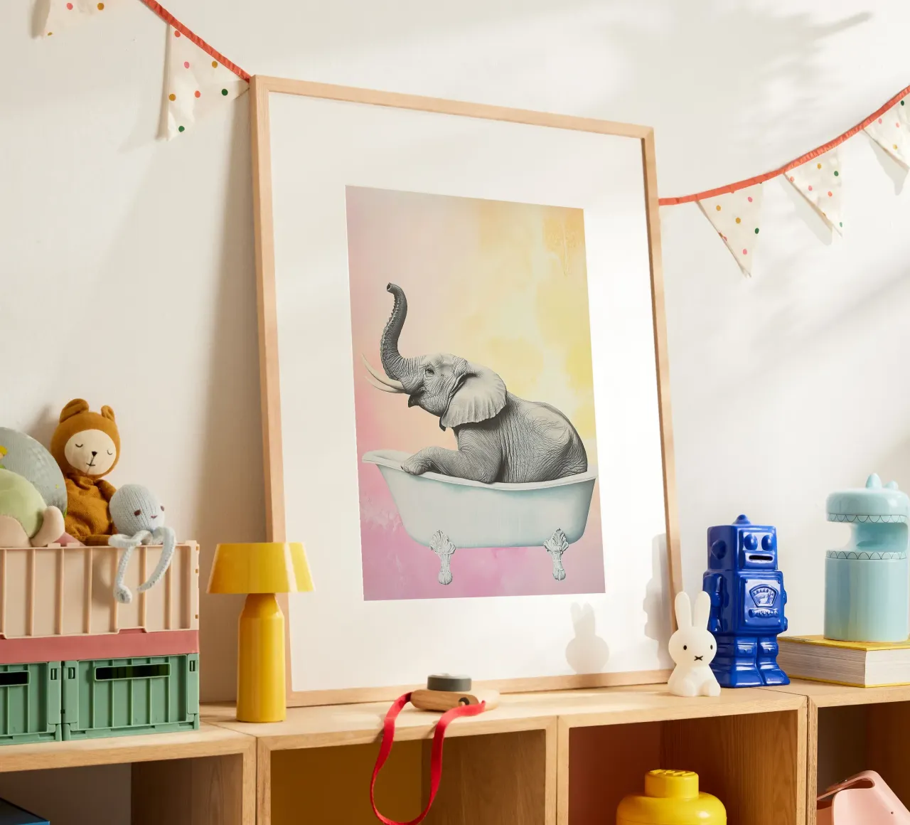 Elefante: bagno caldo, animale grande poster con telaio in legno da Nikis Art Studio