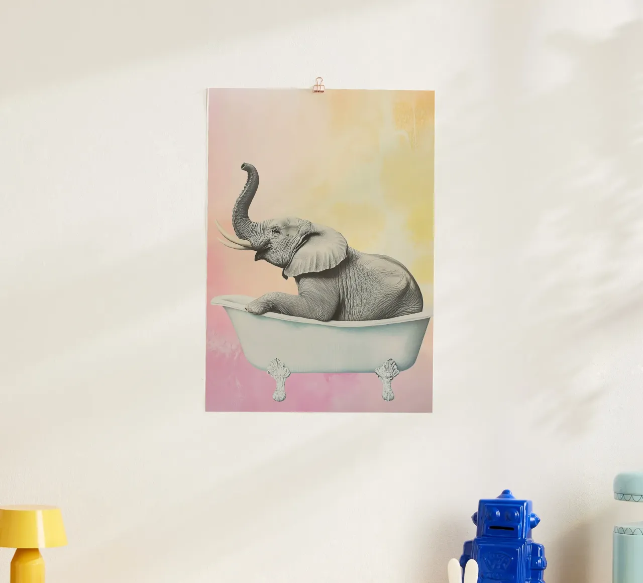 Elefante: bagno caldo, animale grande poster con telaio in legno da Nikis Art Studio