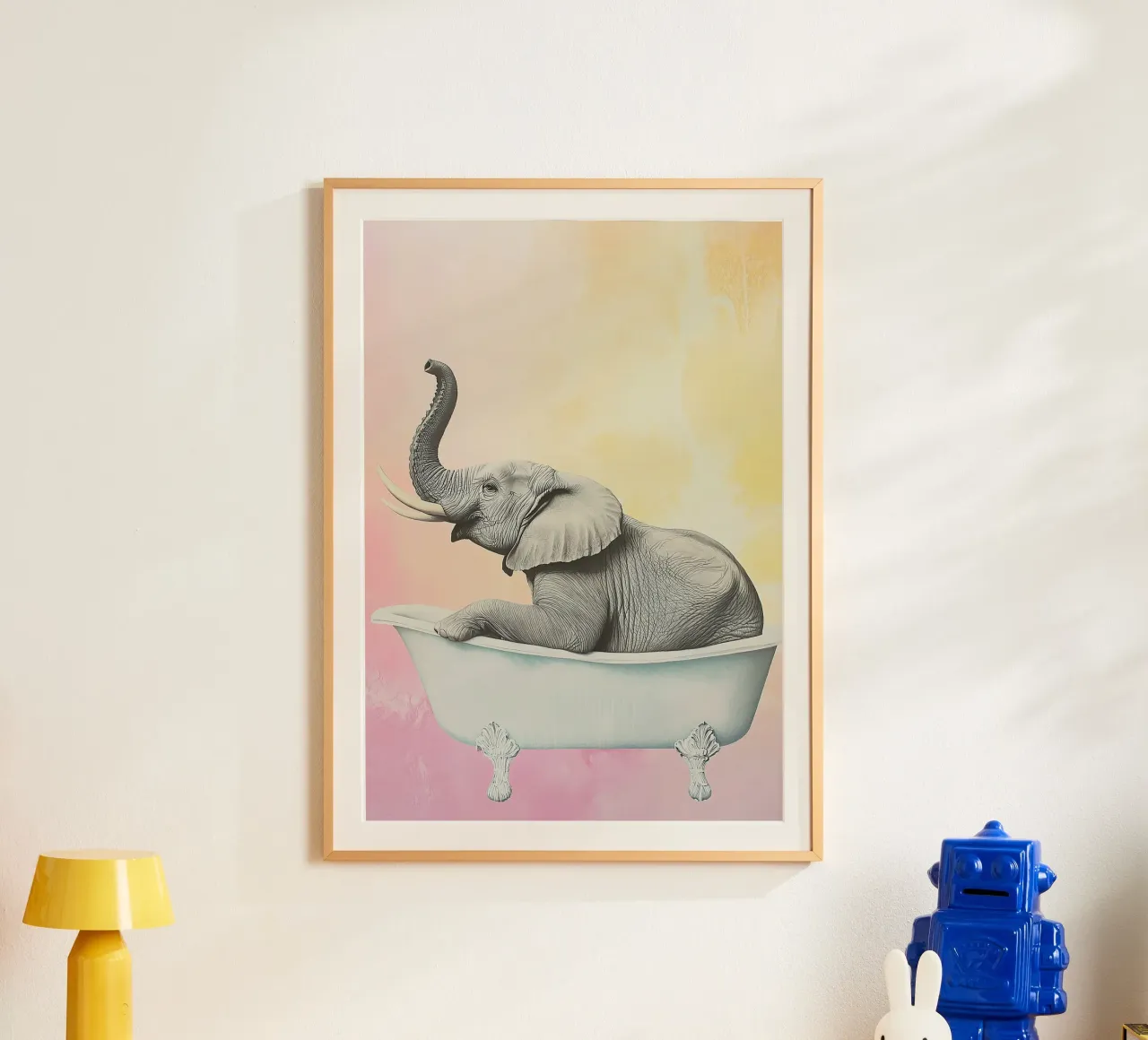 Elefante: bagno caldo, animale grande poster con telaio in legno da Nikis Art Studio