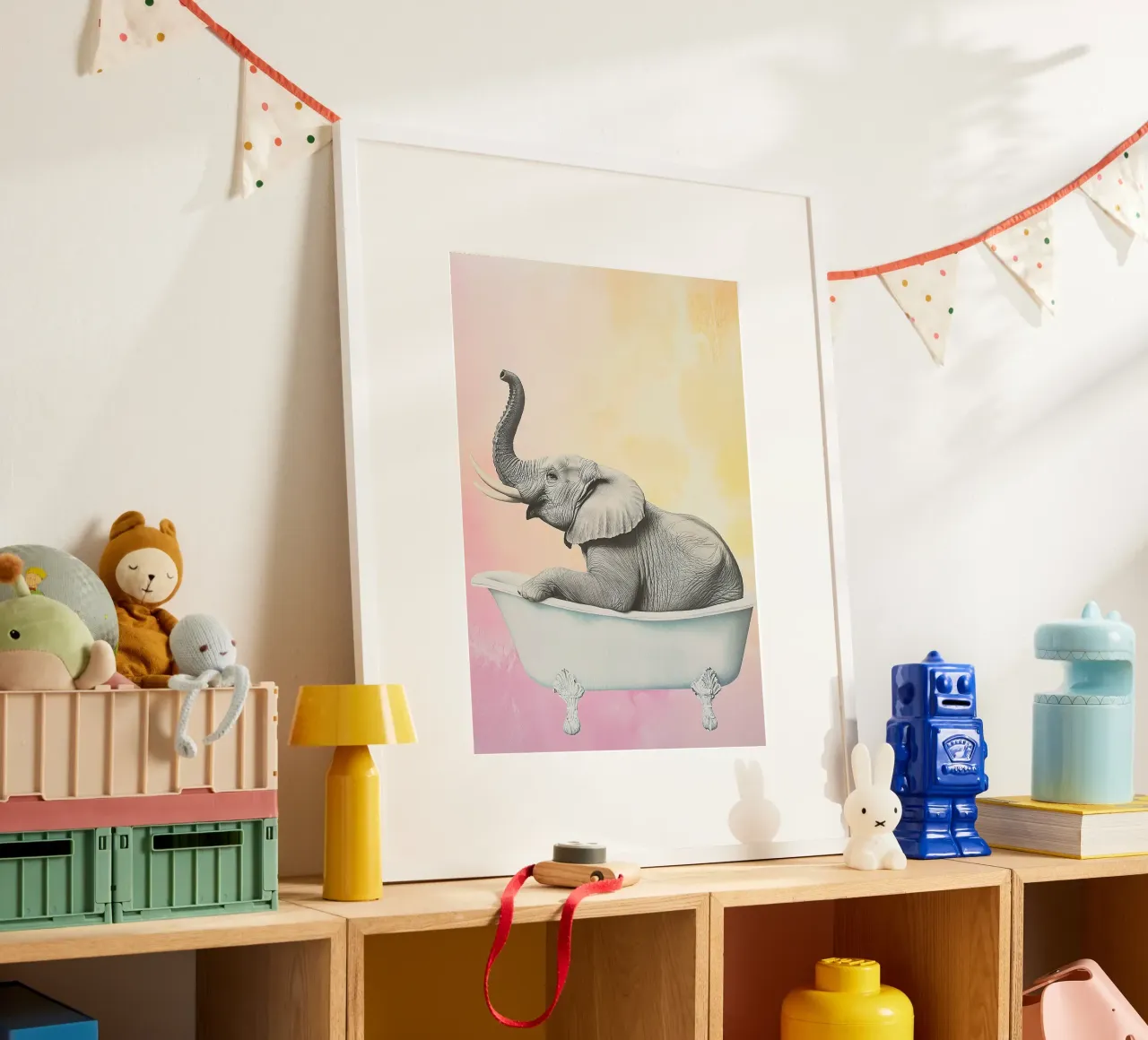 Elefante: bagno caldo, animale grande poster con telaio in legno da Nikis Art Studio