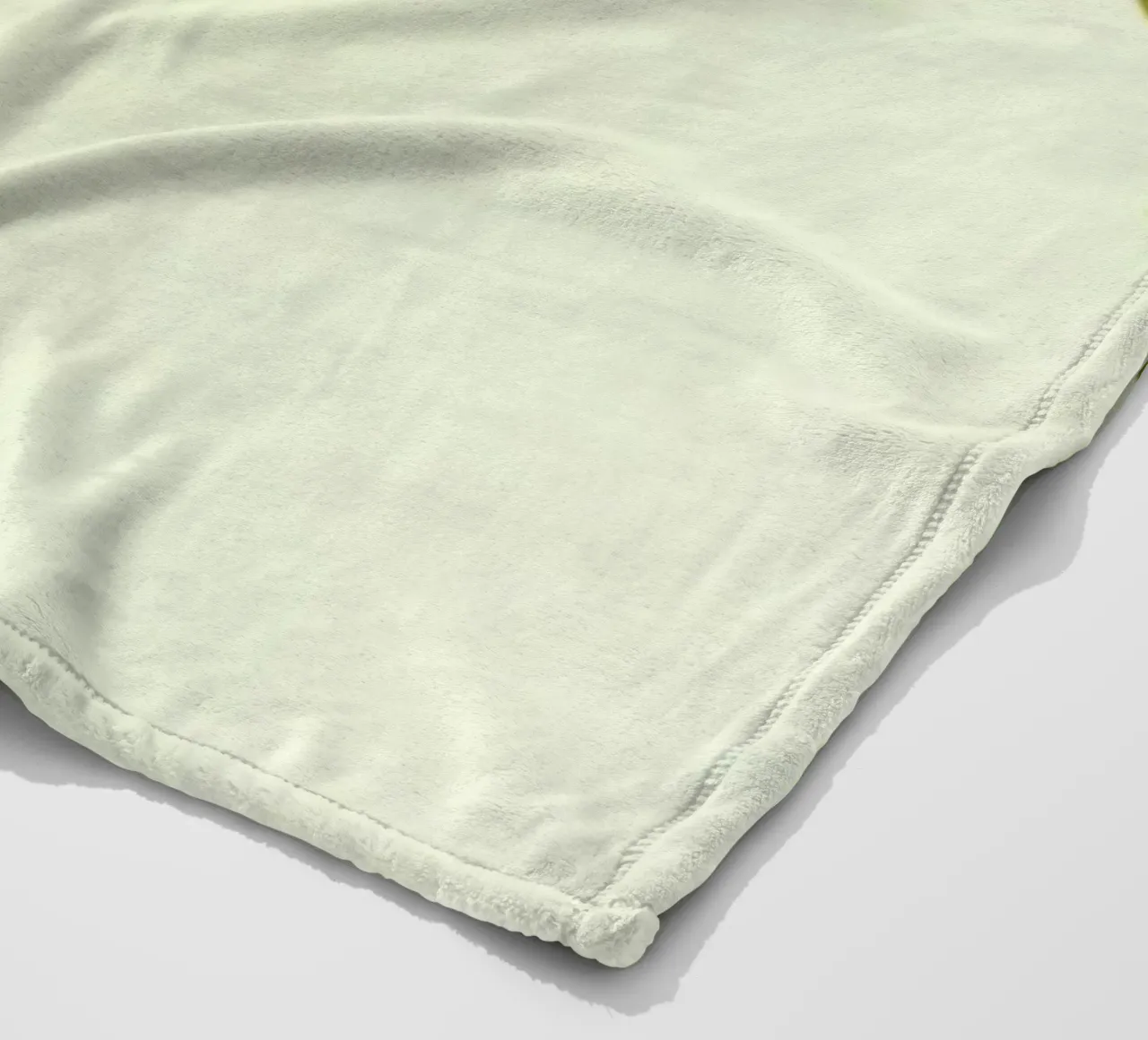 Ramo verde fresco con foglie vivaci su sfondo chiaro coperta in pile da DesignDoodle