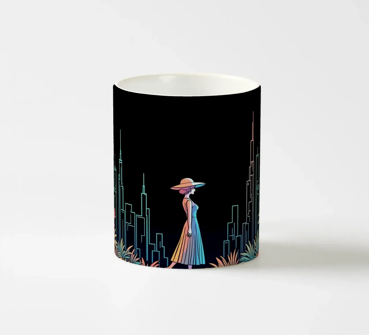 Silhouette colorata di una città con una donna che cammina tra le piante tazza in ceramica da DesignDoodle
