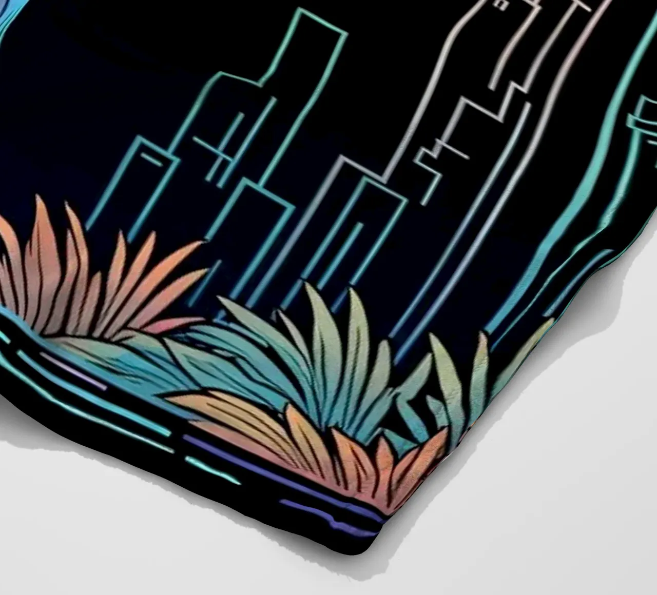 Silhouette colorata di una città con una donna che cammina tra le piante coperta in pile da DesignDoodle