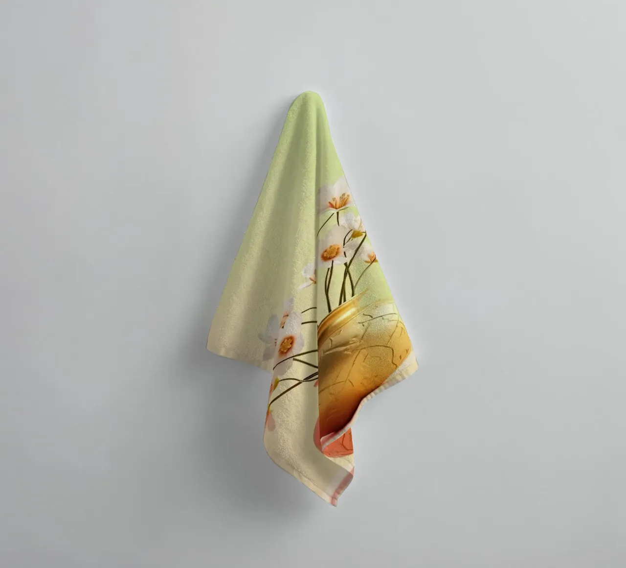 Fleurs blanches élégantes dans un vase doré décoratif serviette de bain de DesignDoodle