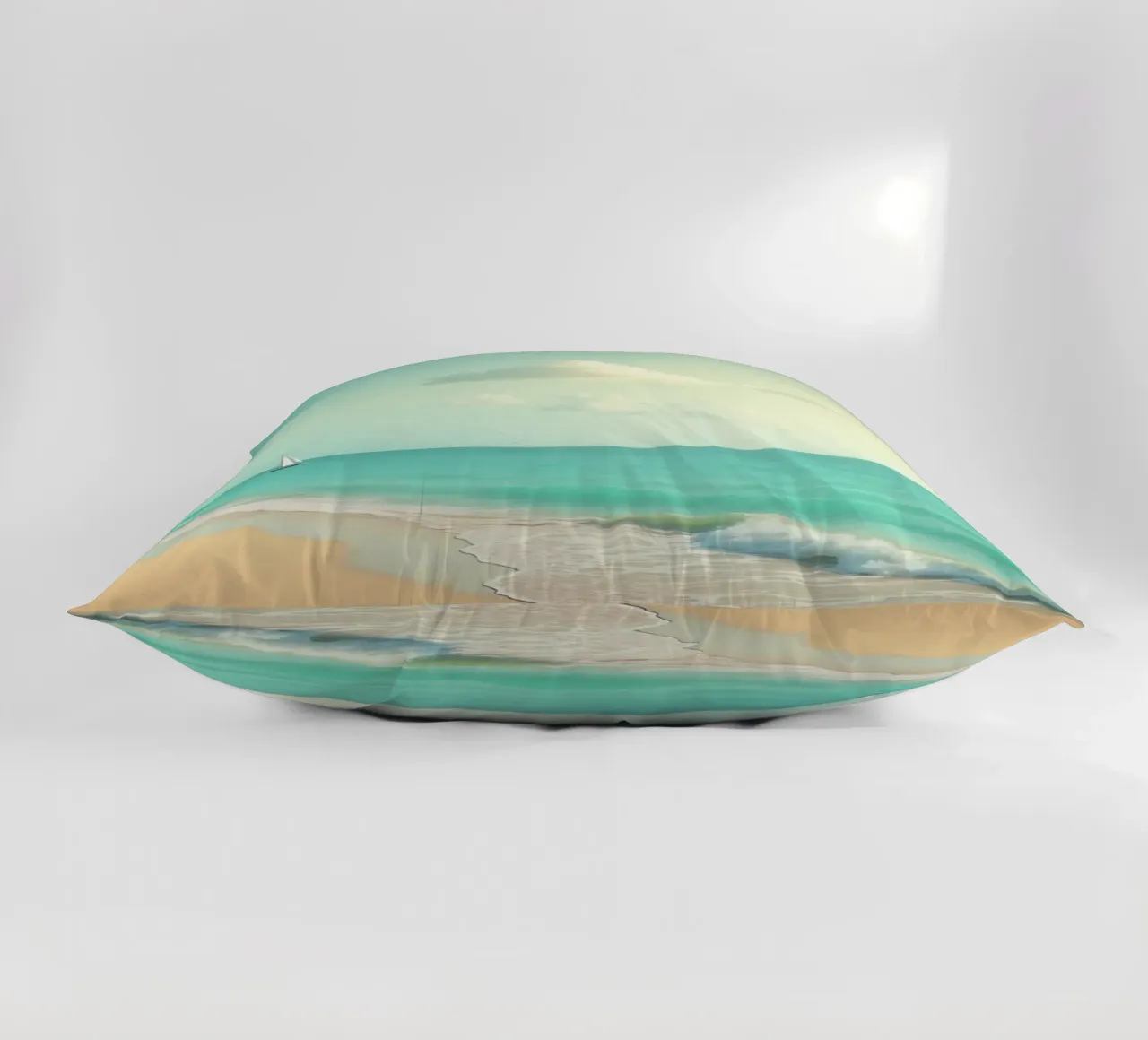 Spiaggia tropicale con palme e barca a vela su un oceano tranquillo cuscino da DesignDoodle