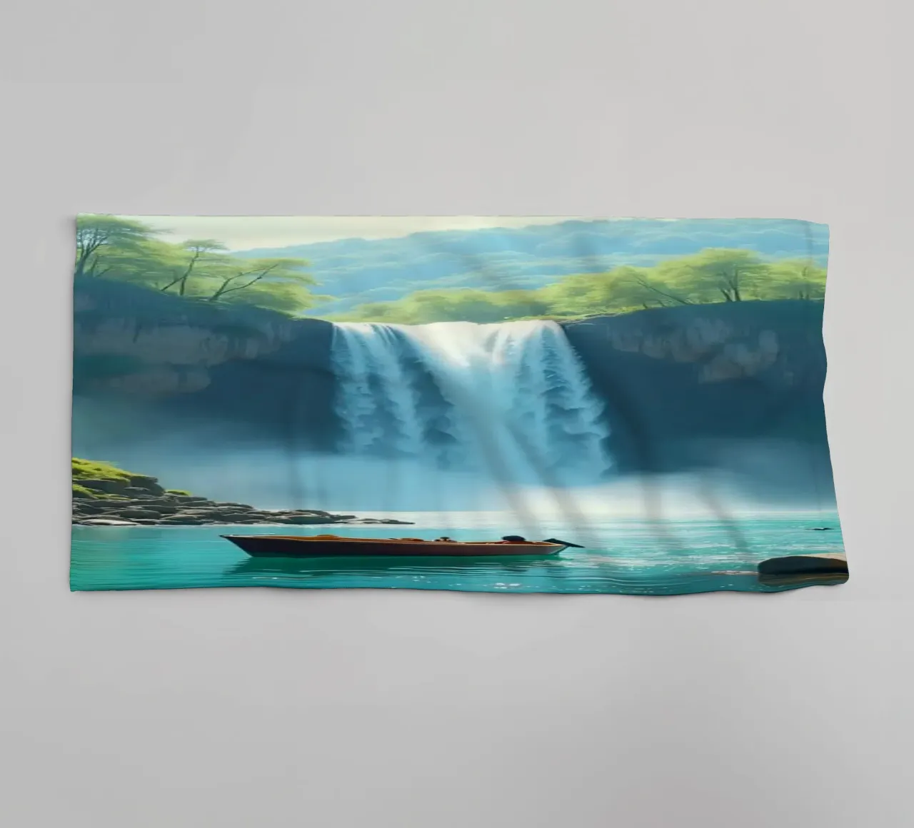 Bootstour in der Nähe eines atemberaubenden Wasserfalls, umgeben von üppigem Grün Handtuch von DesignDoodle