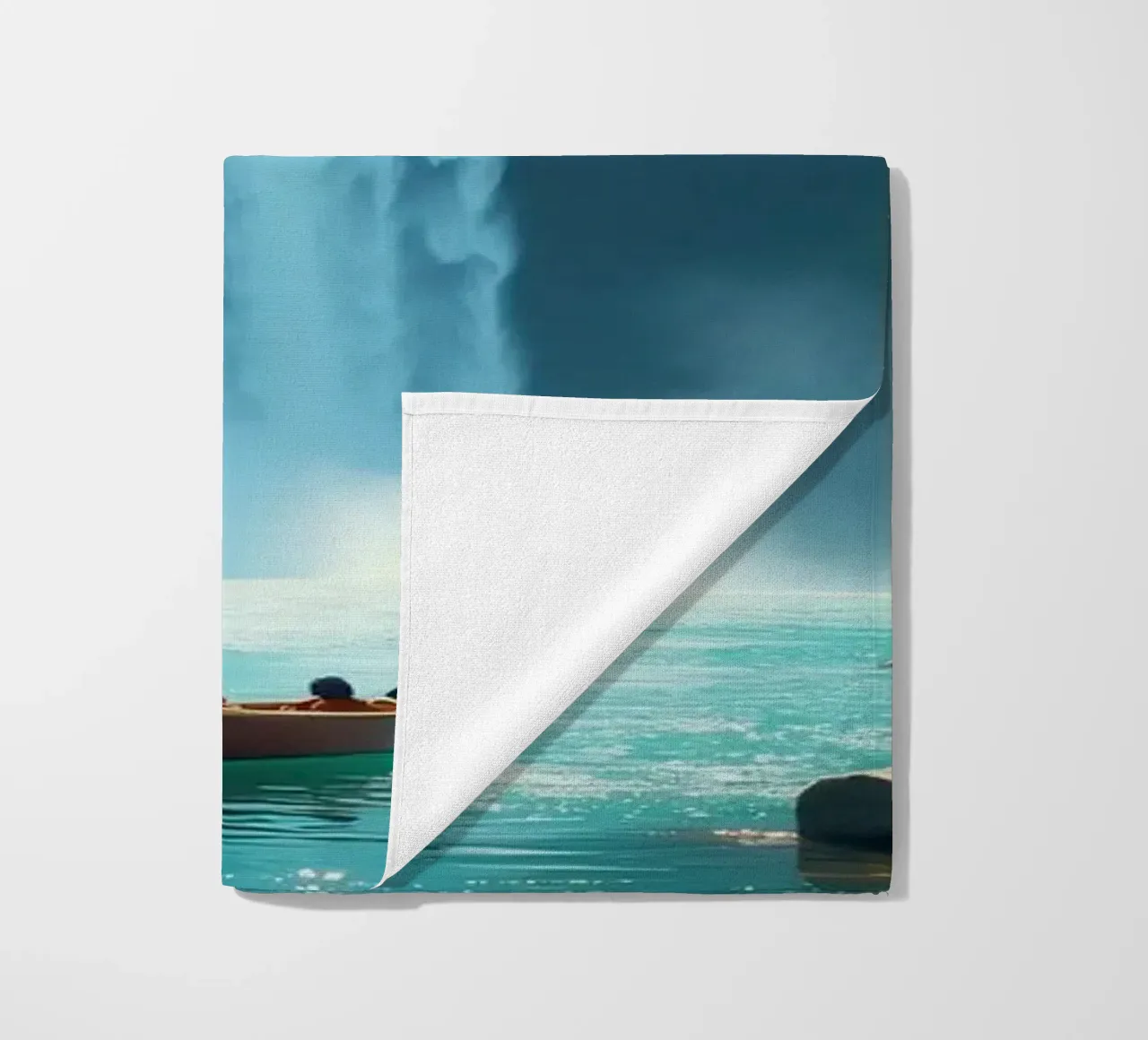 Bootstour in der Nähe eines atemberaubenden Wasserfalls, umgeben von üppigem Grün Strandtuch von DesignDoodle