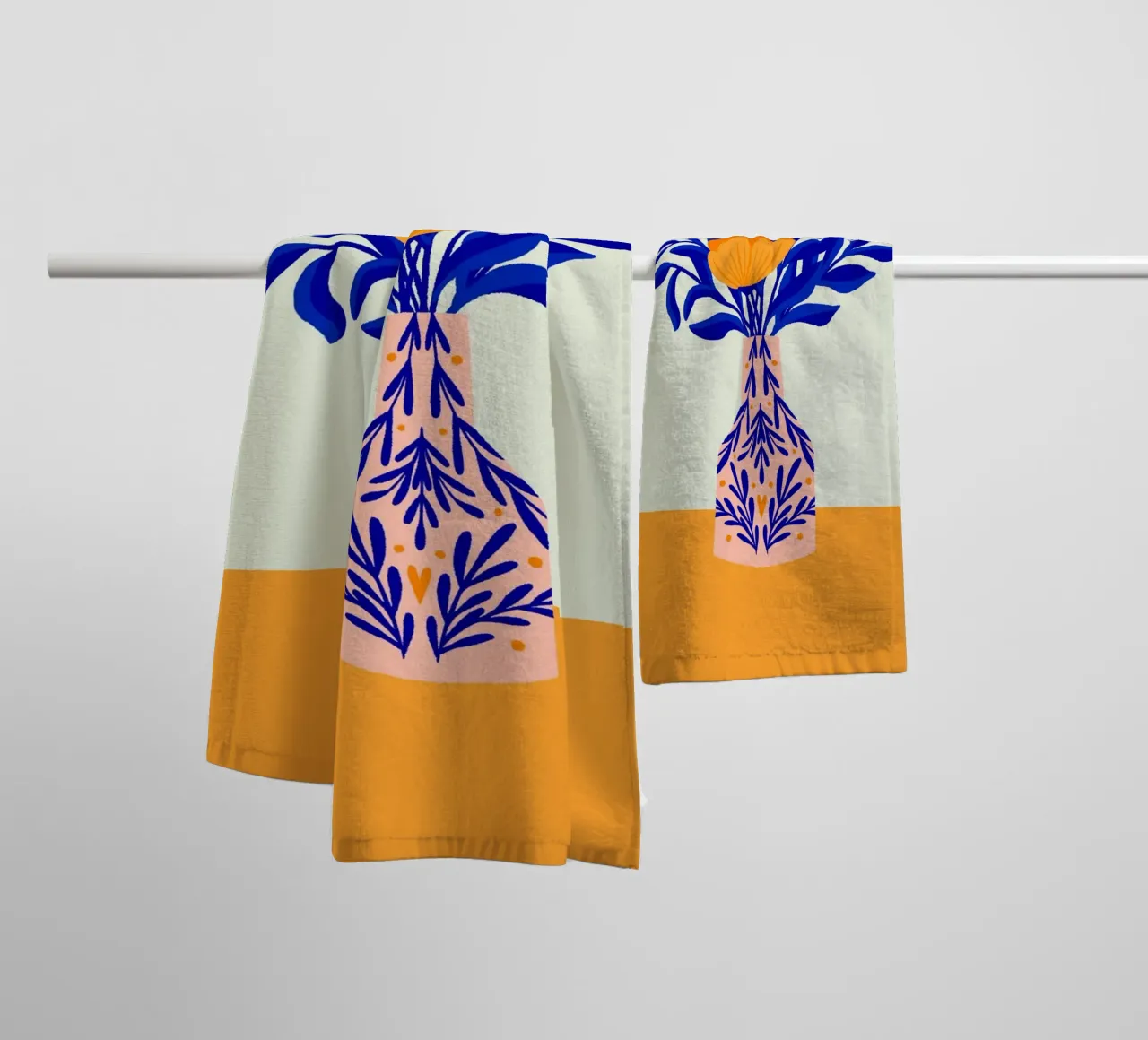 Coquelicots dans un vase - jaune et bleu serviette de bain de Wackapacka